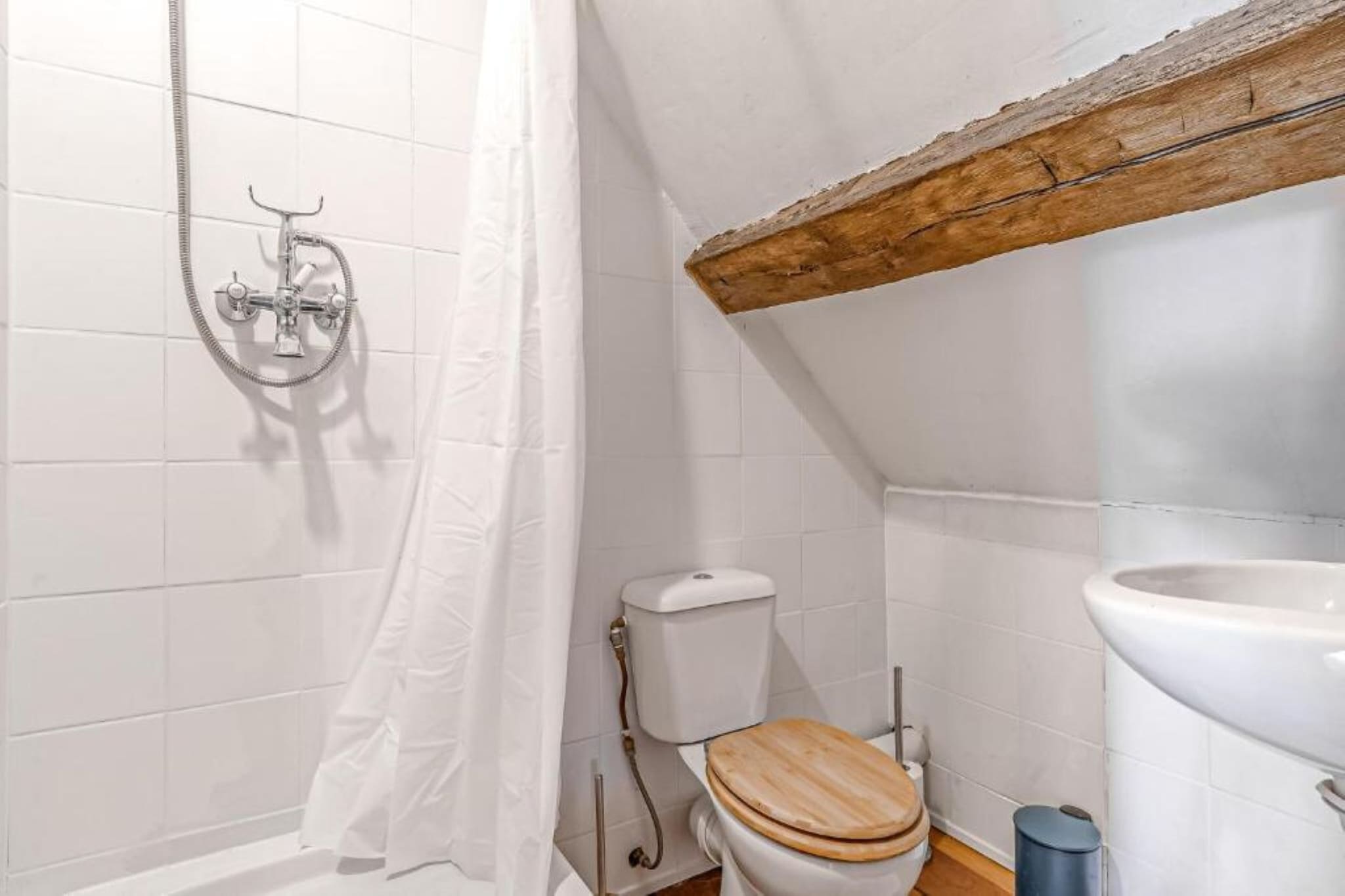 Chateau Feny-Badkamer