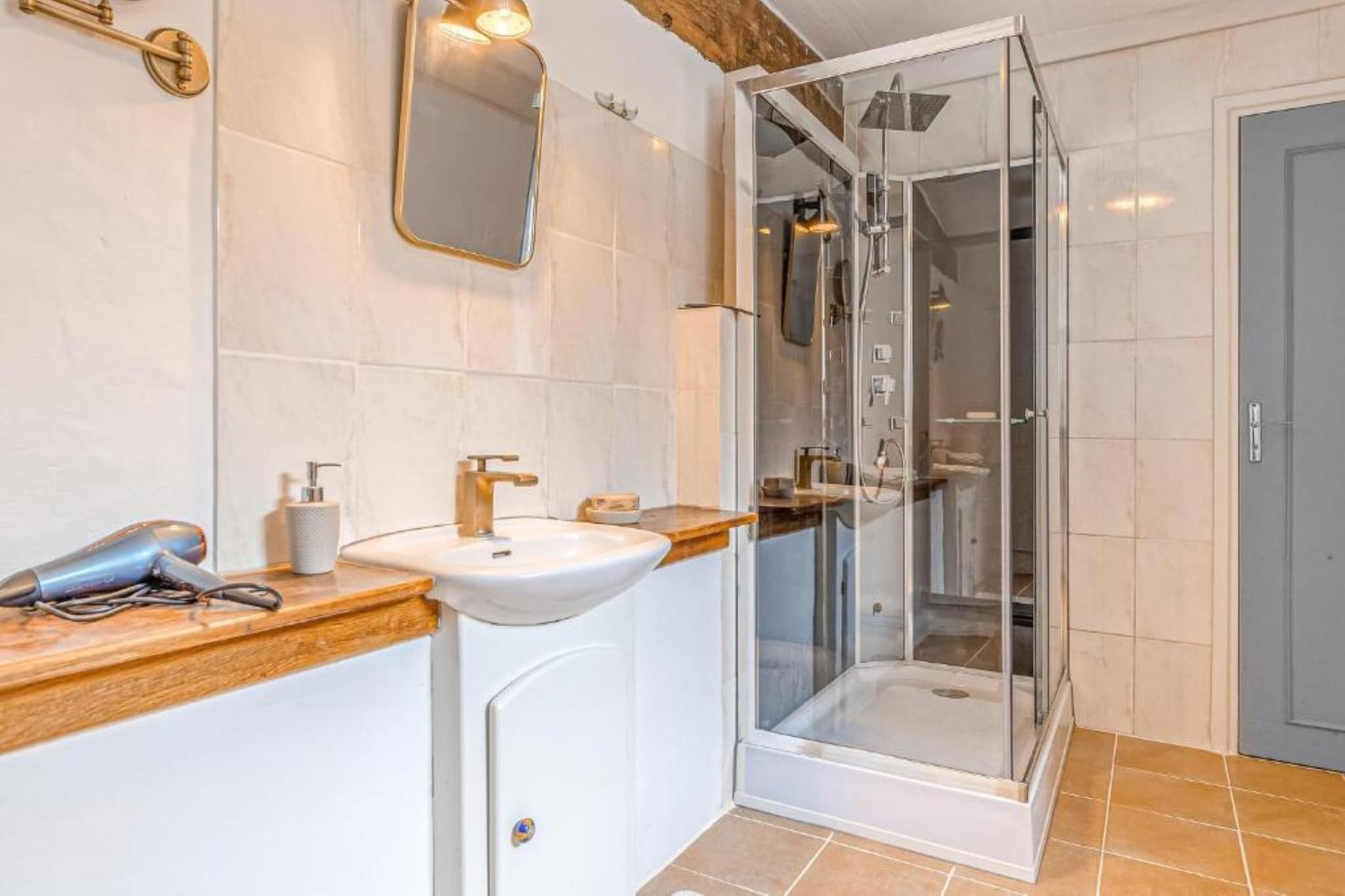 Chateau Feny-Badkamer