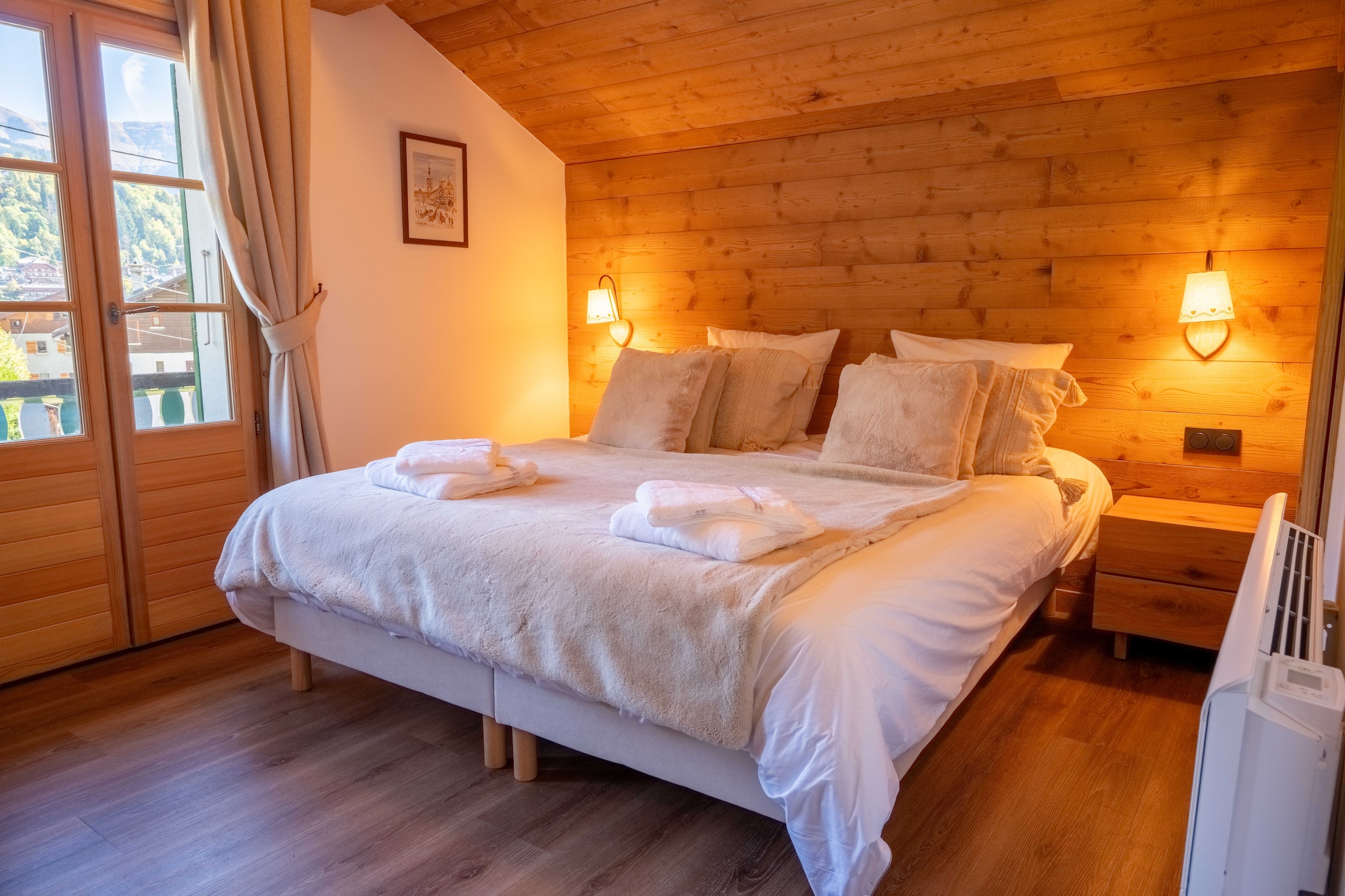 ðŸ“Œ Checkmyguest offers a bright and spacious 75â€¯mÂ² chalet in MegÃ¨ve. Just a short walk from the village center and the Jaillet cable car, it combines Alpine charm with modern comfort. It can accommodate up to 6 guests and is close to ski slopes, hiking trails, shops, restaurants, and wellness centersâ€”perfect for a family or friendsâ€™ getaway.