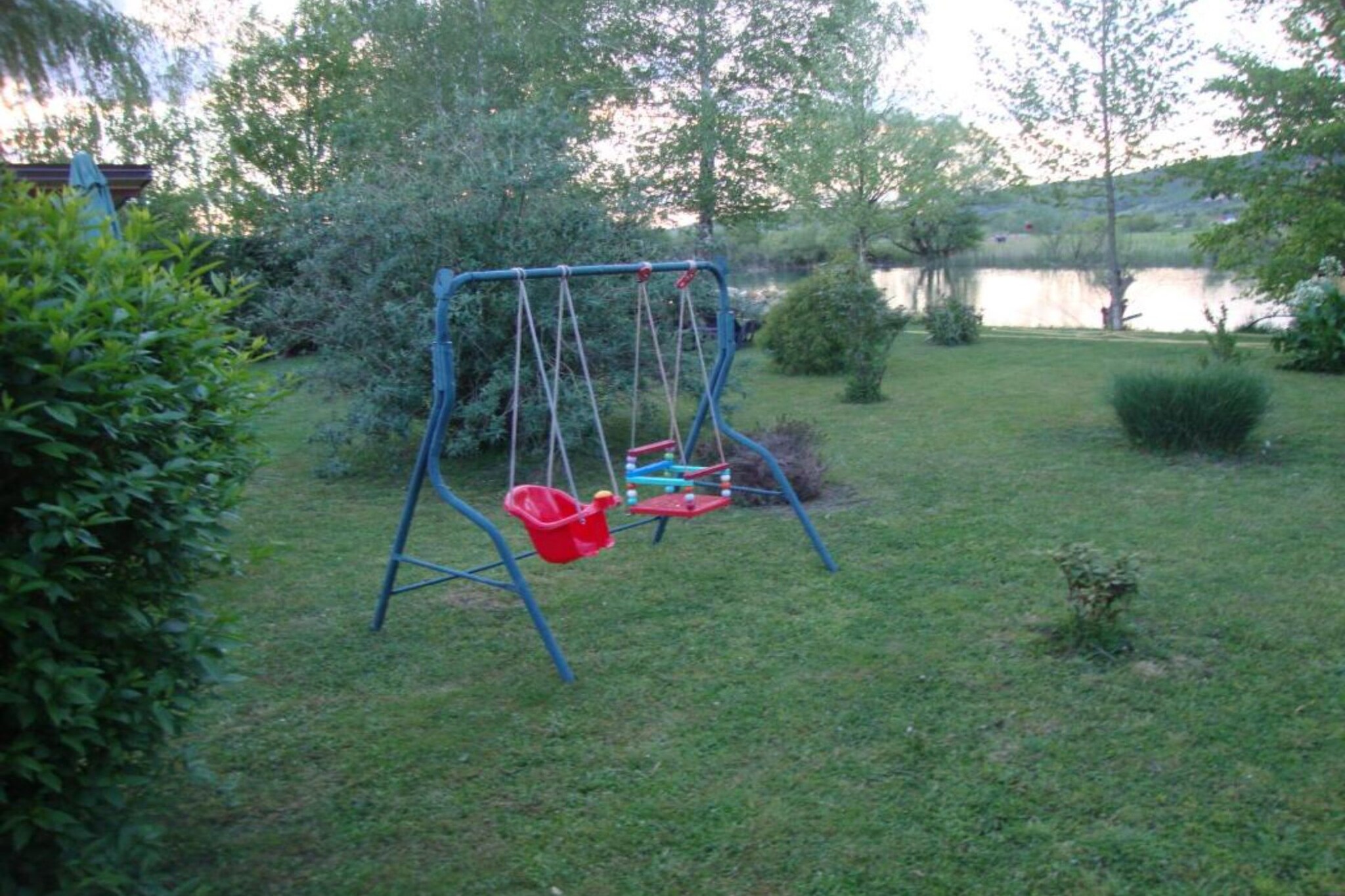 Four bedroom home with river view-Garten Sommer