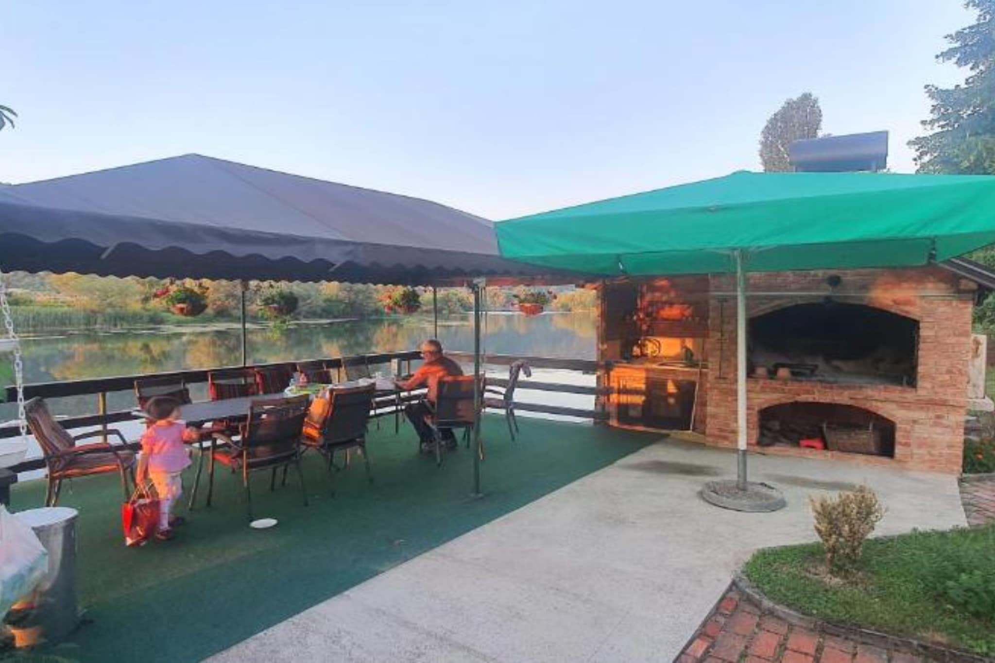 Four bedroom home with river view