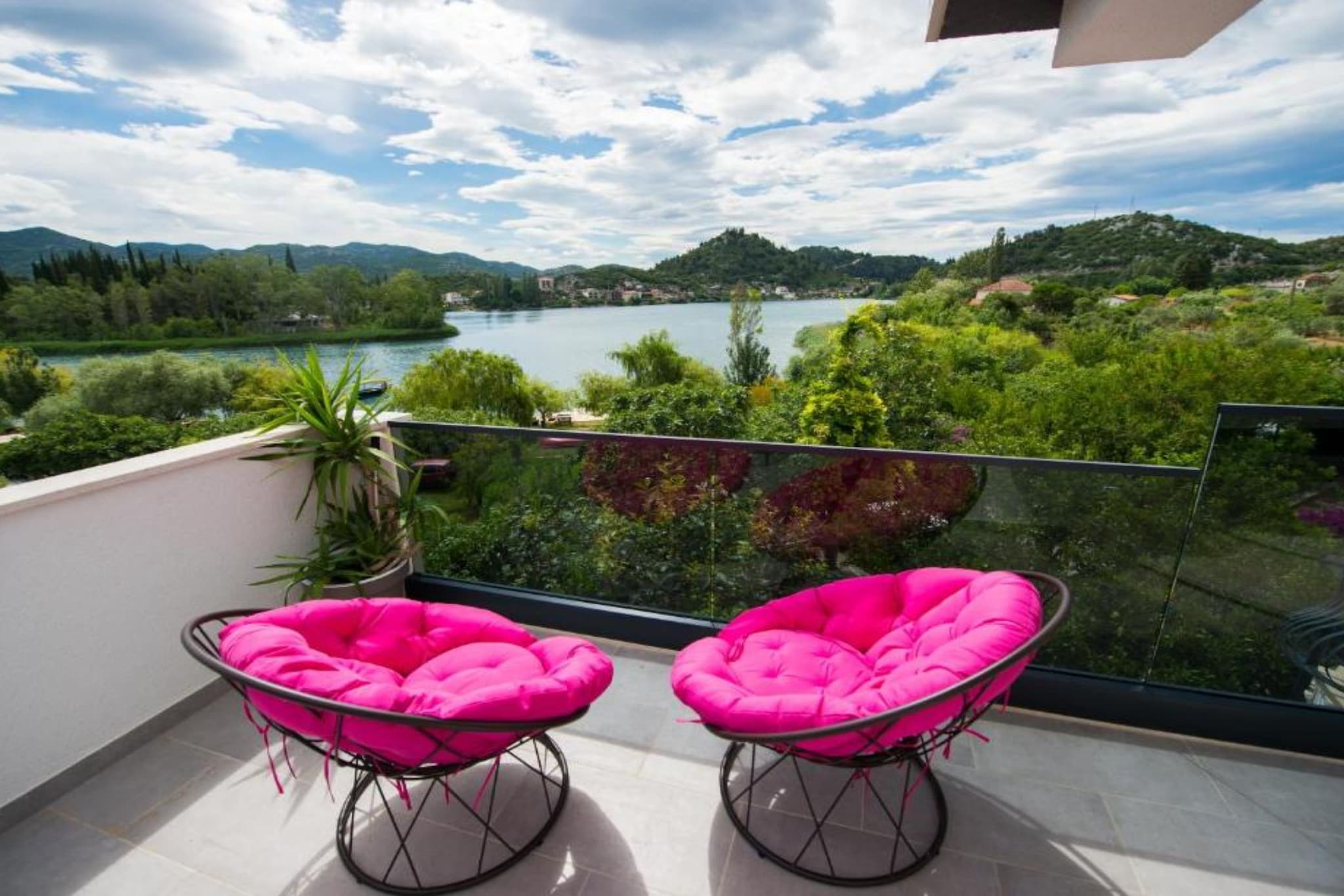 One-Bedroom Apartment With Lake View-Terras