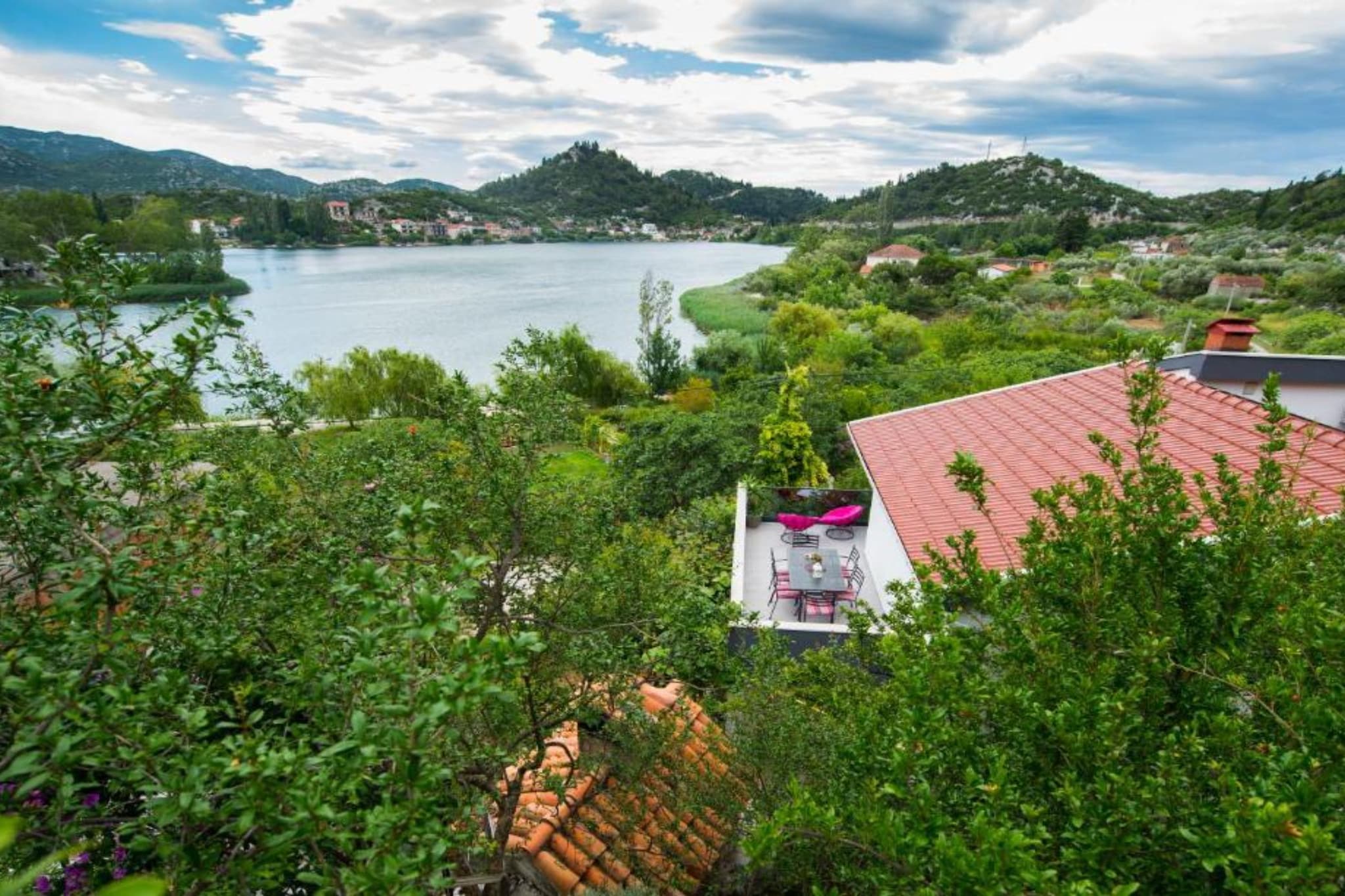 One-Bedroom Apartment With Lake View-Uitzicht