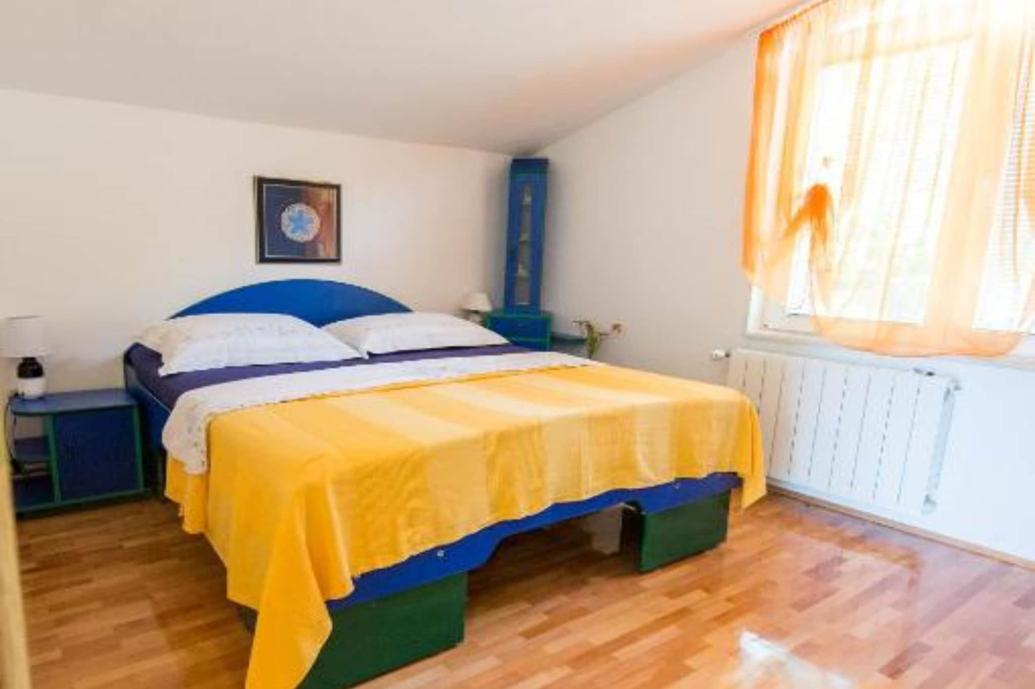 Two-Bedroom Apartment With Lake View-Slaapkamer