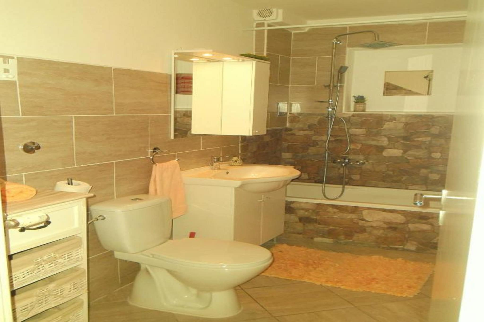 Charming Apartments Kestenovi Dvori - One Bedroom Apartment (A7)-Bathroom