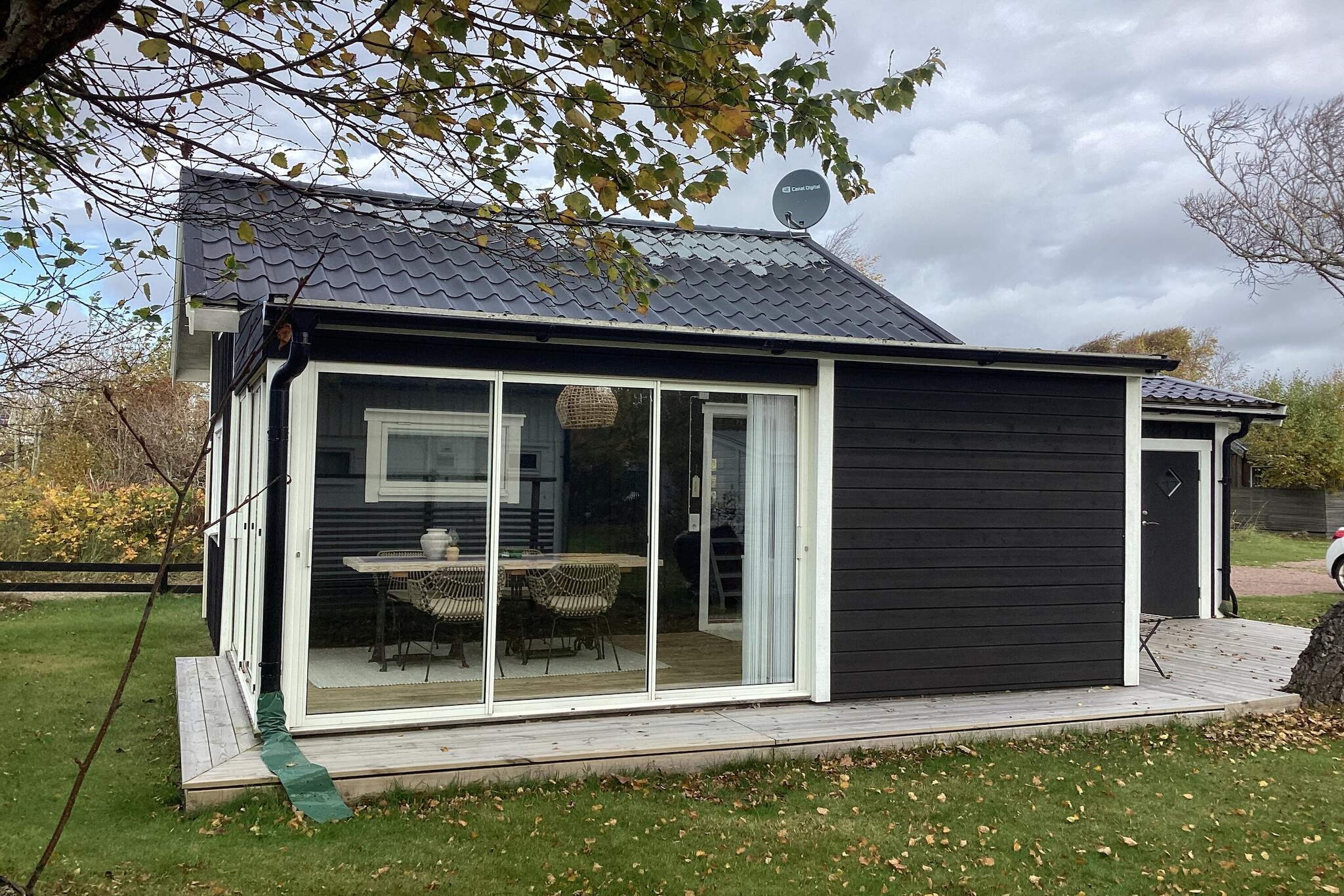 Kitchen(cooker(electric), coffee machine, microwave, fridge-freezer), Living/bed room(TV, chromecast), bedroom(2x bunk bed), bedroom(2x single bed), bathroom(washbasin, shower, toilet), single folding bed, heating(electric), terrace, garden, garden furniture, garden furniture, parking, air to air heatpump
