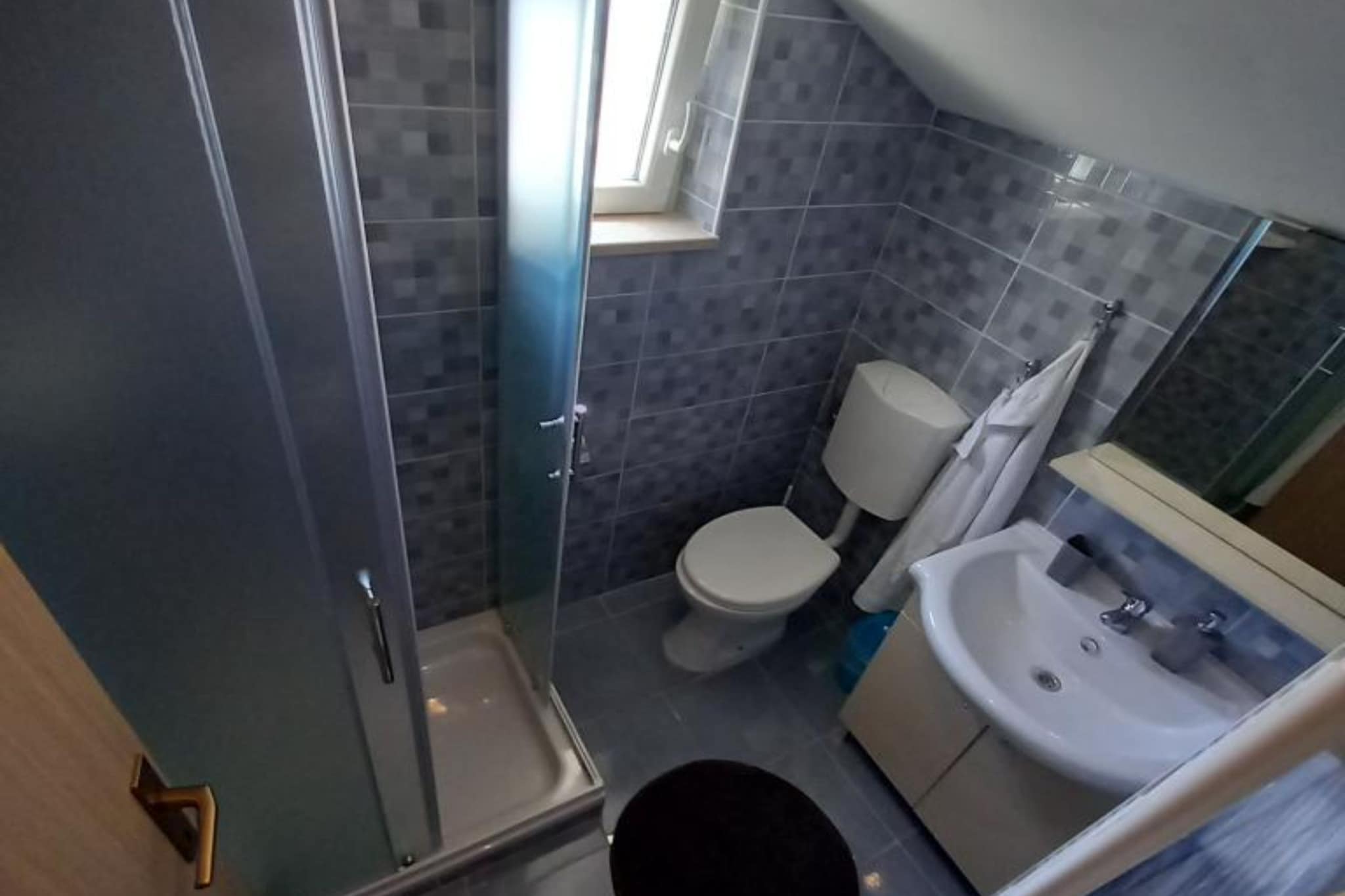 One Bedroom Apartment with Balcony and Sea View-Salle de bain
