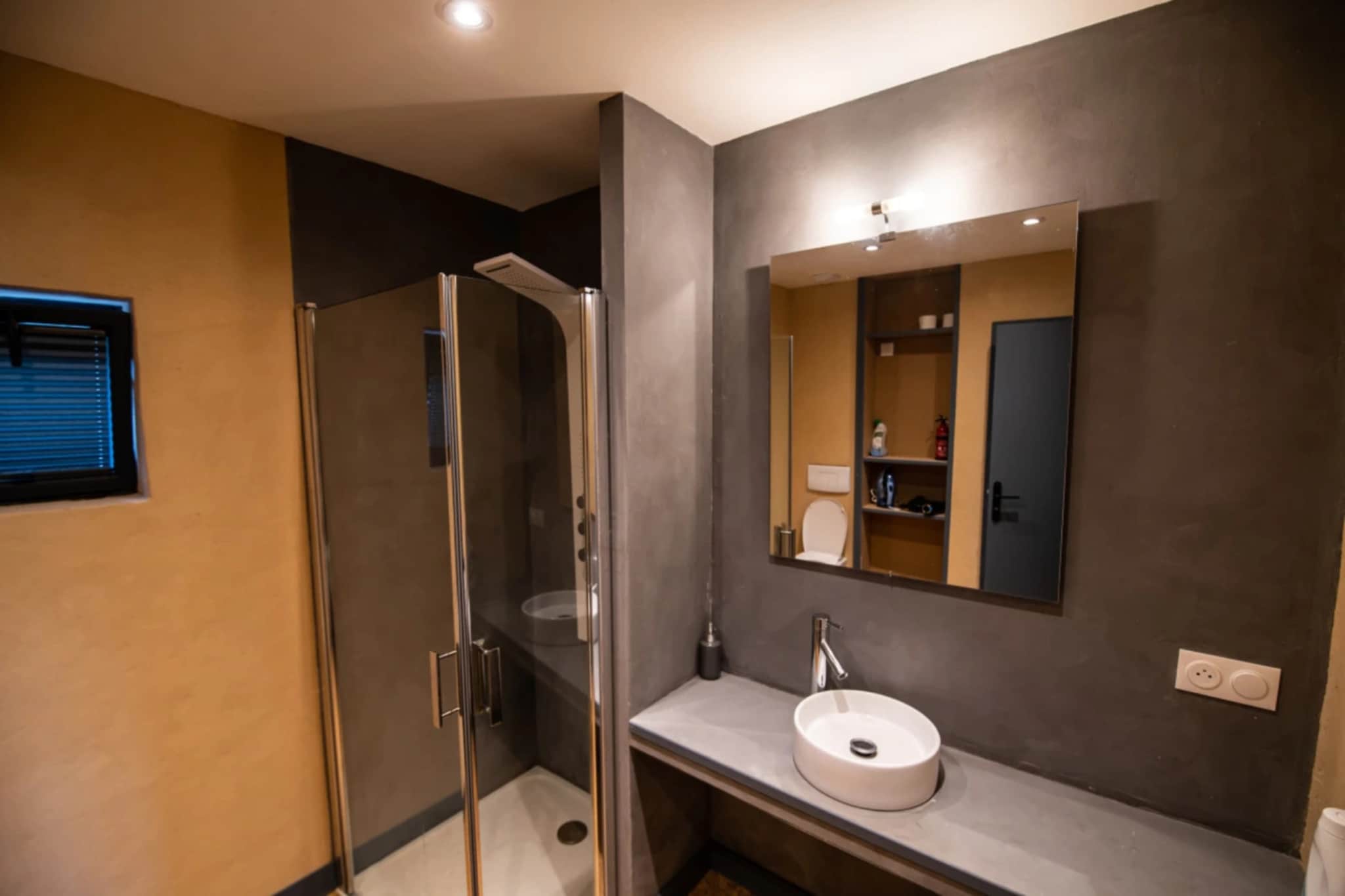 Barre des Dourbes-Badkamer