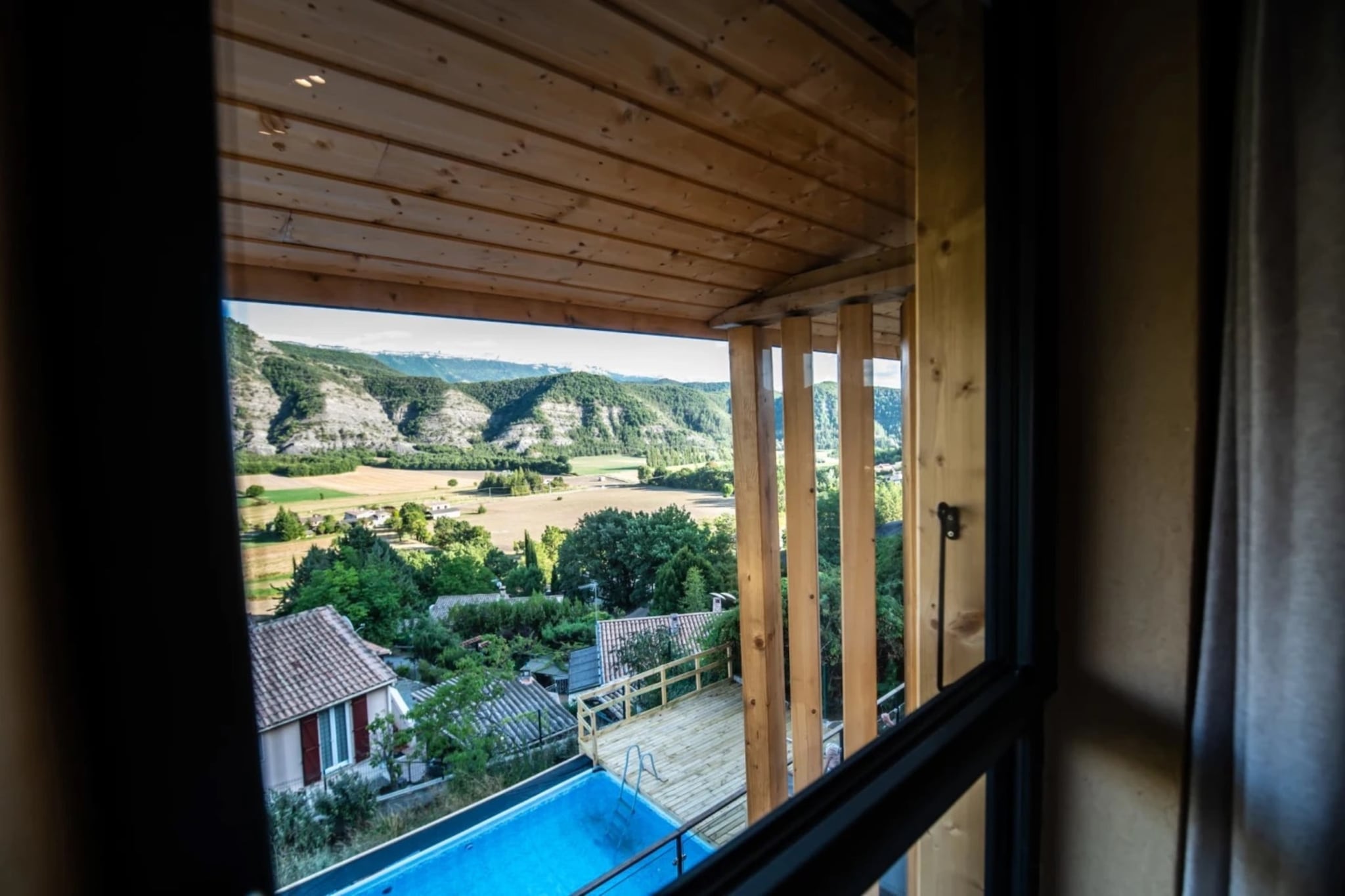 Cheval blanc-Vue d'été