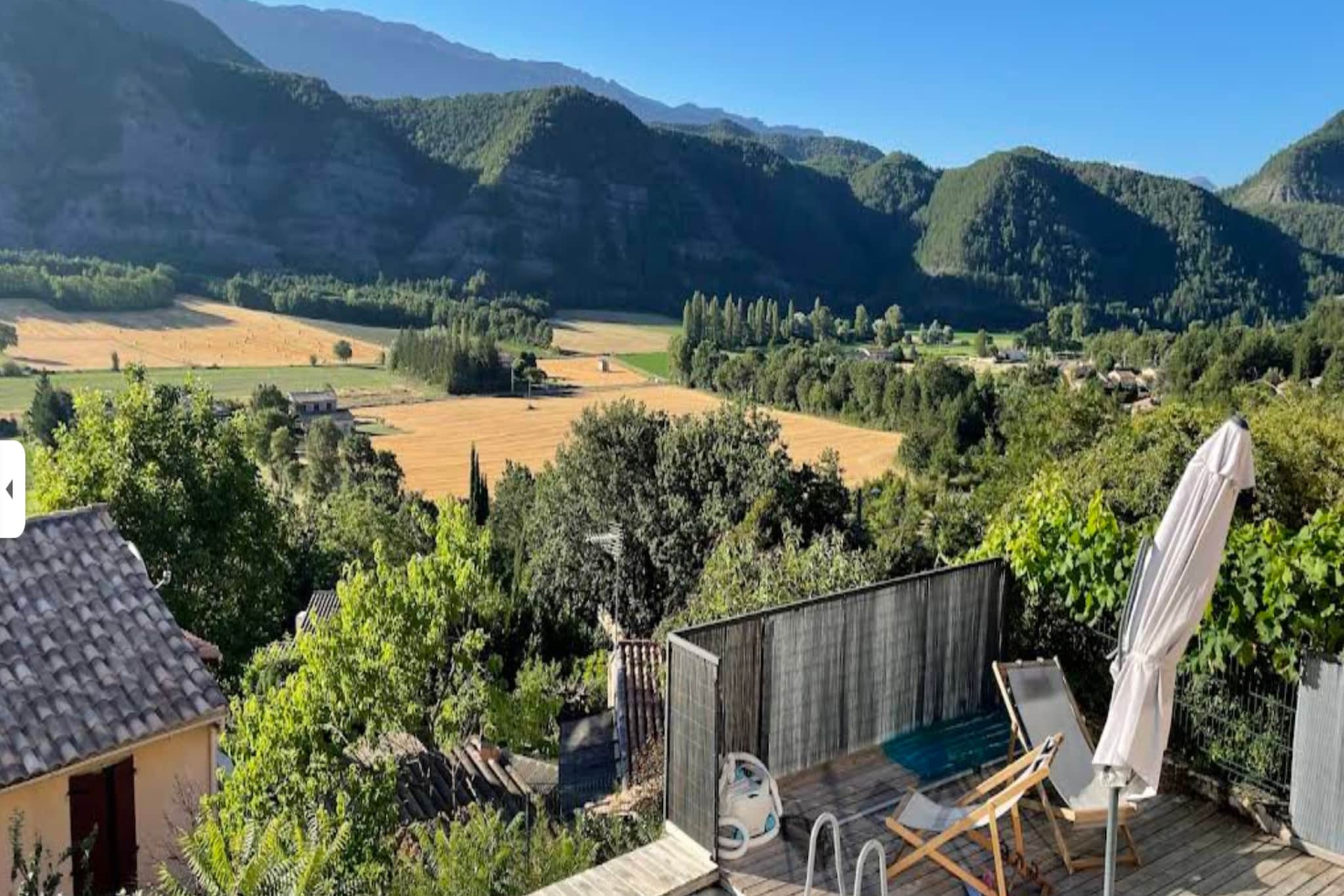 Cheval blanc-Vue d'été