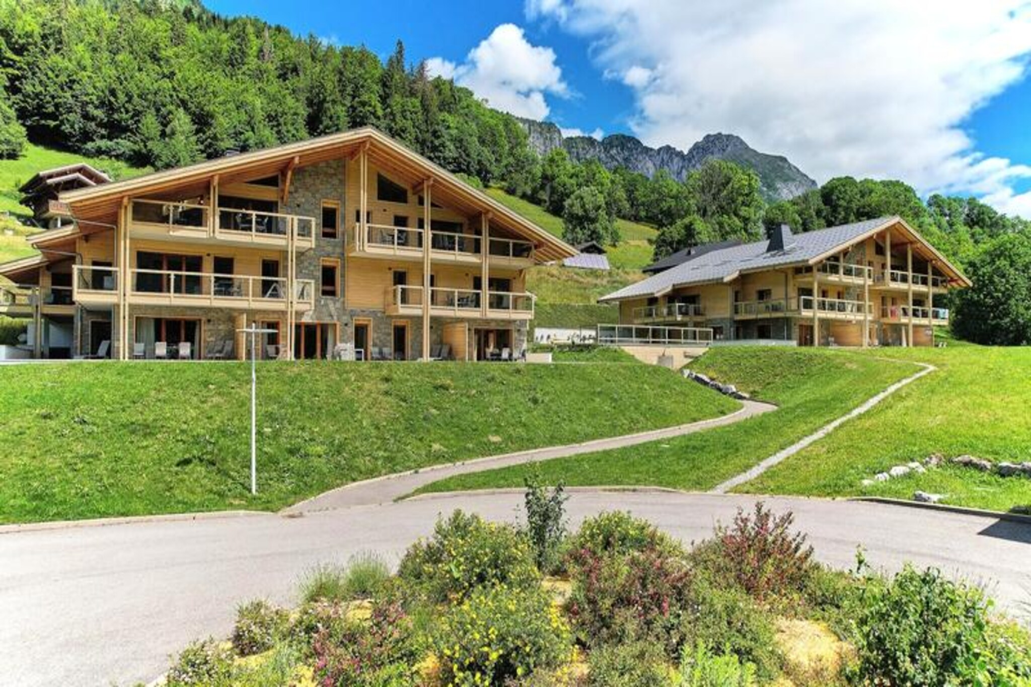 Apartment in Abondance Valley with Jacuzzi