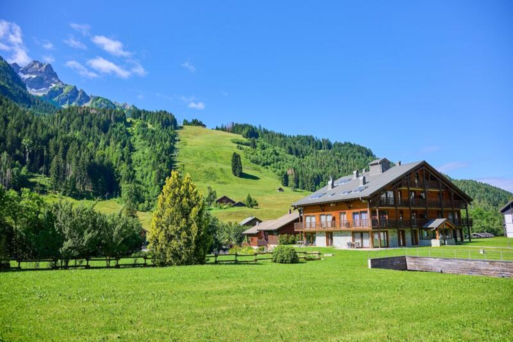 Amidst the breathtaking landscapes of the Portes du Soleil, this luxurious apartment offers a serene retreat for up to five guests. Imagine waking up to the crisp mountain air, surrounded by lush alpine beauty, and stepping out onto your private balcony to soak in the tranquil views. This is more than just a holiday; it’s an invitation to reconnect with nature and loved ones in one of France’s most picturesque regions. 
 
 The apartment is thoughtfully designed to combine comfort and elegance. With two spacious bedrooms—one featuring two single beds and the other three single beds—it’s perfect for families or small groups. The cozy lounge area, complete with a Smart TV, invites you to unwind after a day of adventure, while the open-plan kitchen with luxury appliances inspires culinary creativity. The bathroom is a haven of relaxation, offering both a bathtub and a shower, alongside a second separate toilet for added convenience. Every detail, from the made-up beds to the modern amenities, ensures a seamless and enjoyable stay.
 
 Your stay comes with exclusive perks, including the Multi Pass, granting free or discounted access to nearly 200 activities and attractions, from mountain biking to swimming pools. Nearby, you’ll find charming villages, scenic hiking trails, and opportunities for wellness activities like sauna and spa treatments. Whether you’re seeking adventure or tranquility, this location caters to every desire.
 
 Choose this apartment for an unforgettable alpine escape where comfort meets nature’s splendor. With its prime location and exceptional amenities, it’s the perfect base for creating cherished memories in the heart of the French Alps.