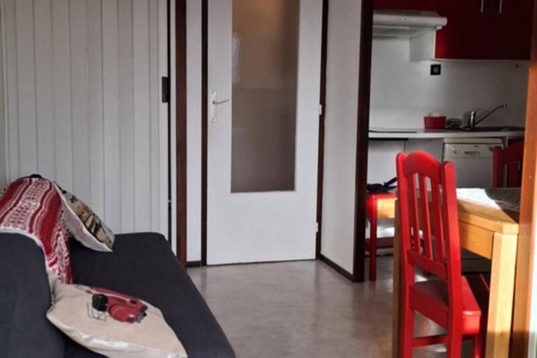 High above the charming alpine village of Alpe d’Huez, this cozy 25m² apartment in the Vue et Soleil residence offers a serene mountain retreat with breathtaking views. Just a 5-minute walk from the Alpe Express cable car, it’s the perfect base for exploring the renowned ski slopes and vibrant energy of this iconic resort. Whether you're visiting in winter for snow-covered adventures or in summer for lush alpine trails, this property invites you to immerse yourself in the beauty of the French Alps.
The apartment is thoughtfully designed to maximize comfort and functionality. It features a bedroom with a double bed, a hall with two bunk beds, and a living room with a sofa bed that sleeps two, making it ideal for families or small groups. The kitchen is equipped with modern conveniences, including a dishwasher, ceramic hobs, and a microwave, ensuring you can prepare hearty meals after a day of activities. The bathroom includes a bathtub, and the separate toilet adds convenience. Step out onto the south-facing balcony to soak in the stunning mountain vistas, or store your gear in the ski locker for easy access to the slopes. A private garage is also available for your use.
Alpe d’Huez is a year-round destination offering something for everyone. In winter, enjoy world-class skiing and snowboarding, while summer brings opportunities for hiking, cycling, and paragliding. The nearby Alpe Express cable car connects you effortlessly to the heart of the resort, where you’ll find shops, restaurants, and après-ski entertainment. With its prime location and cozy amenities, this apartment is your gateway to unforgettable alpine experiences.