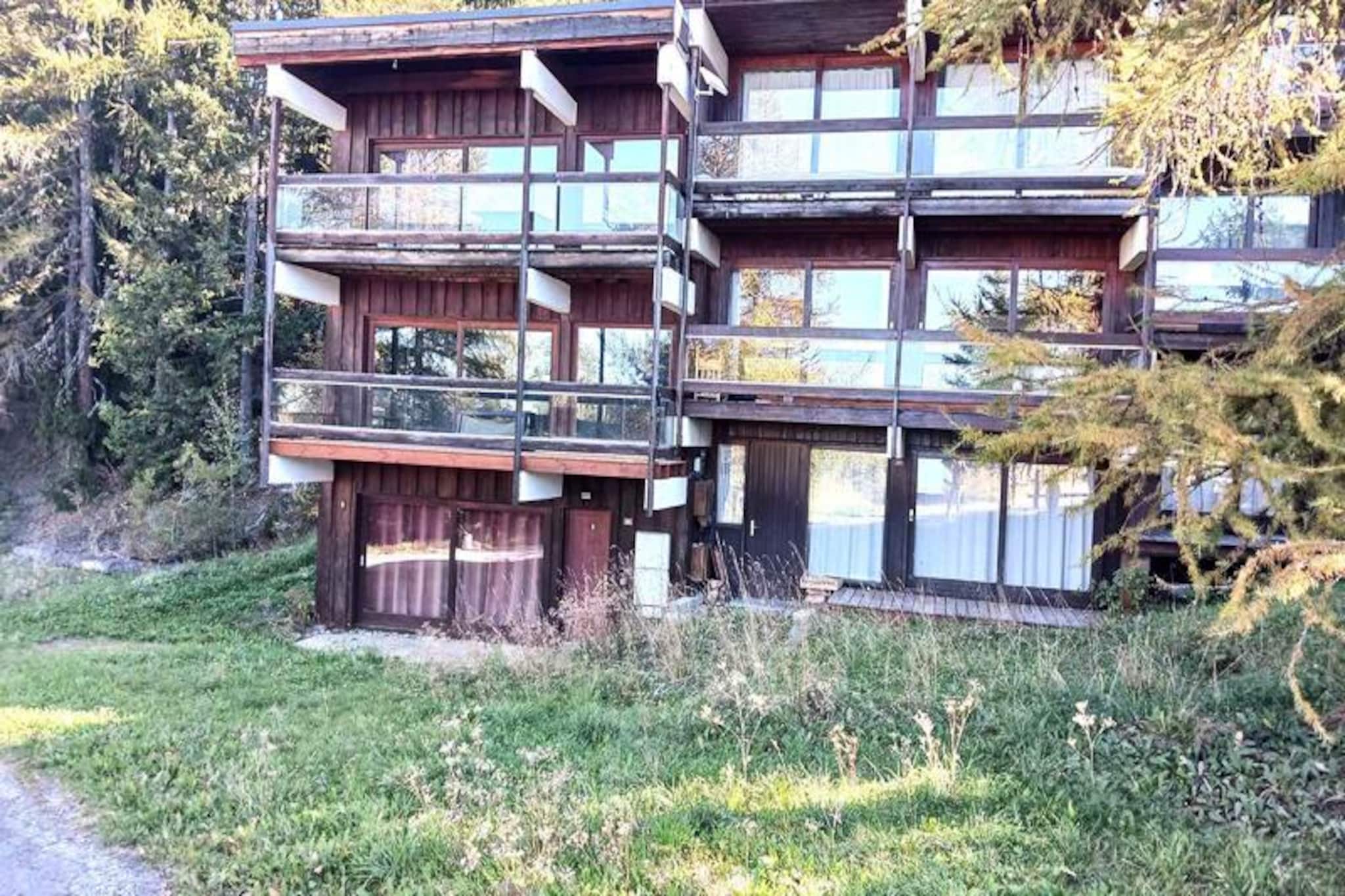 Very pleasant 2-room apartment with mountain corner, recently renovated, in a quiet area 50 meters from the slopes