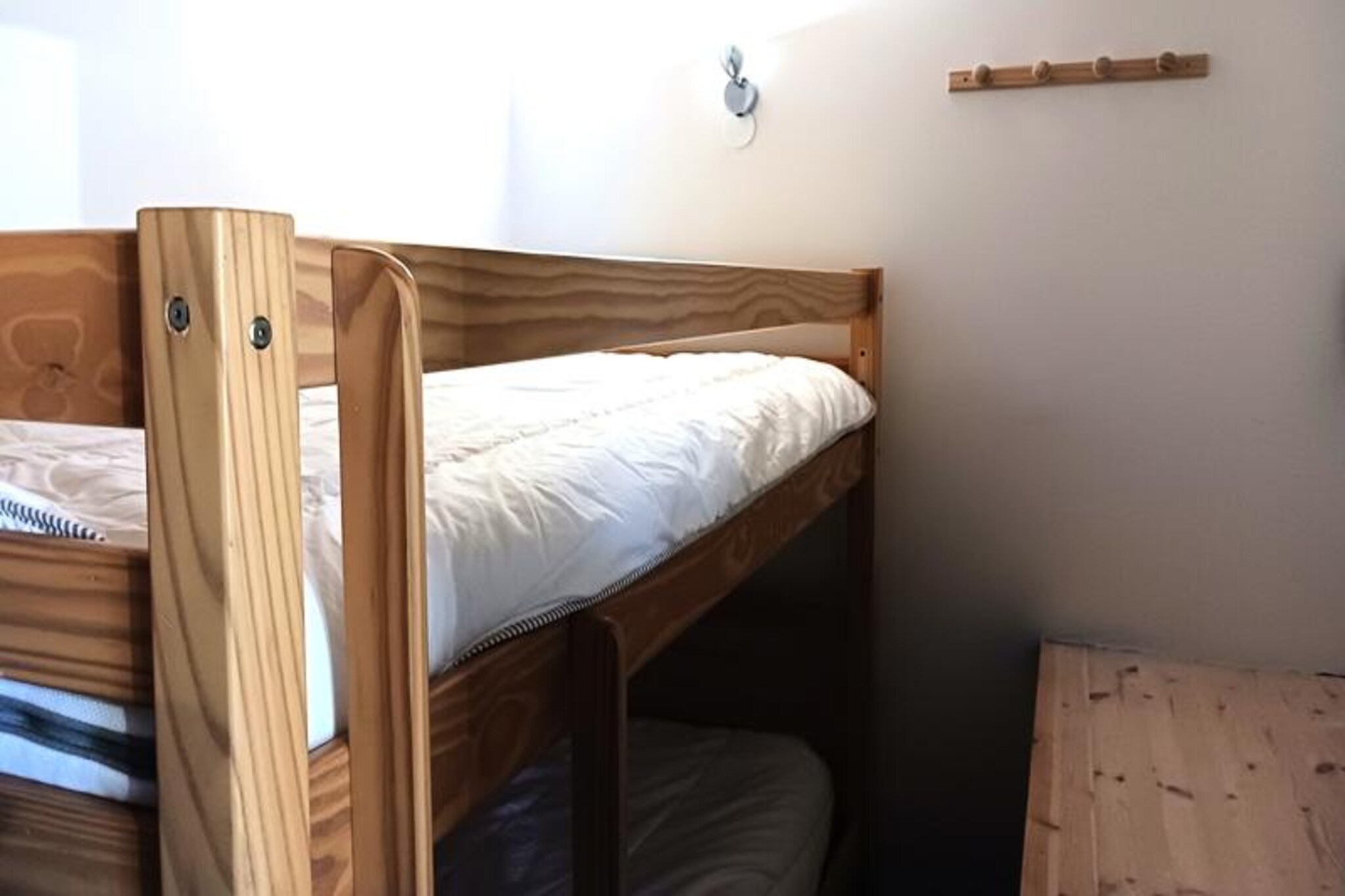Very pleasant 2-room apartment with mountain corner, recently renovated, in a quiet area 50 meters from the slopes