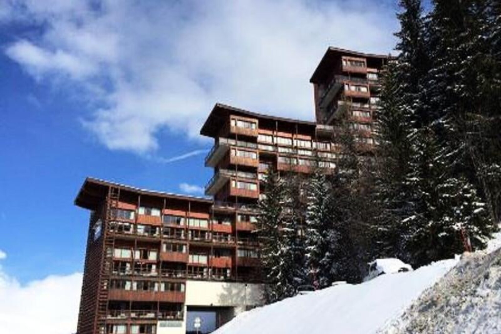 3-room apartment for 8 people in Arc 1600 next to the slopes and shops, with free access to the swimming pool and sauna.