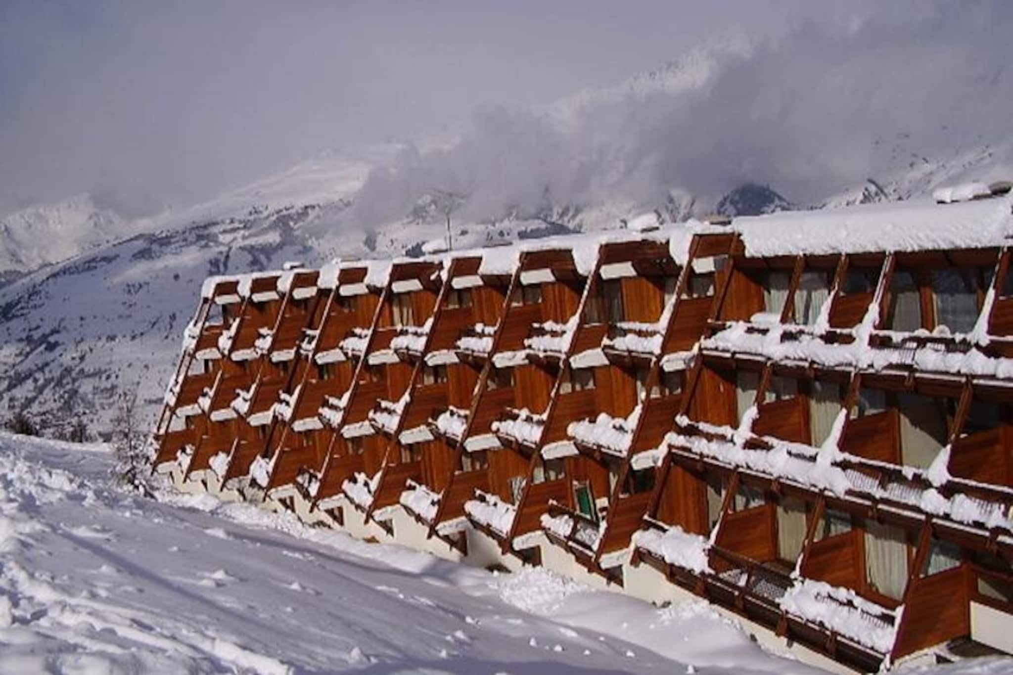Superb 2-room cabin for 4 people in Arc 1600, close to the slopes and shops