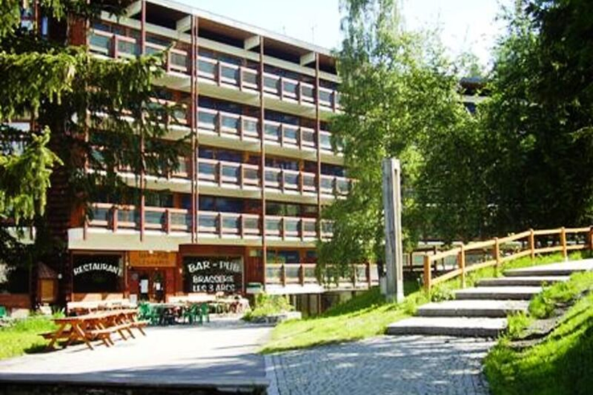 High above the Tarentaise Valley, this charming alpine retreat in Arc 1600 offers an unforgettable mountain escape. Imagine waking up to the crisp mountain air, stepping onto your private south-facing balcony, and taking in the breathtaking views of the surrounding peaks. Perfectly positioned just 50 meters from the slopes and a short 150-meter stroll to local shops, this residence is a haven for ski enthusiasts and nature lovers alike. The nearby Cachette and Mont Blanc ski lifts ensure seamless access to the expansive Paradiski domain, making every day an adventure. 

Inside, the 60 m² apartment is thoughtfully designed to accommodate up to six guests. The cozy living room features a pull-out sofa bed, while two bedrooms provide additional sleeping arrangements, including a double bed and a bunk bed set. The fully equipped American-style kitchen invites you to prepare hearty meals after a day on the slopes, complete with a ceramic hob, oven, microwave, dishwasher, and refrigerator. Modern comforts such as a television, washing machine, and a private shower room with a separate toilet ensure a relaxing and convenient stay.

Beyond the residence, Arc 1600 is a vibrant alpine village with a welcoming atmosphere. From après-ski delights to charming boutiques and local eateries, everything you need is within easy reach. In summer, the region transforms into a paradise for hikers and mountain bikers, with trails that wind through lush meadows and offer panoramic views of the Alps. 

Whether you're seeking thrilling winter sports or tranquil summer escapes, this apartment provides the perfect base for creating cherished memories in the heart of the French Alps.