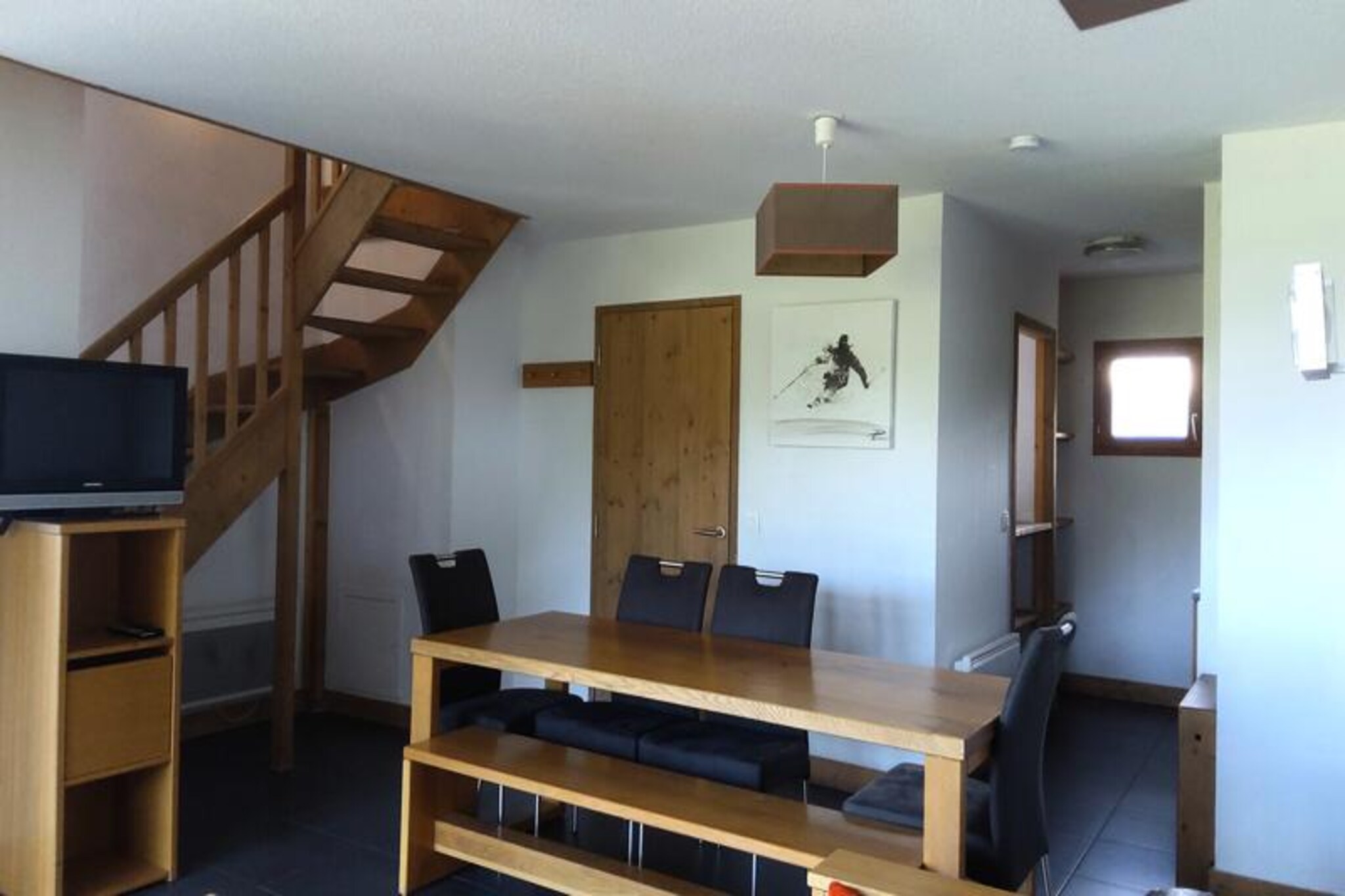 3-room apartment for 8 people in Arc 1600 next to the slopes and shops, with free access to the swimming pool and sauna.
