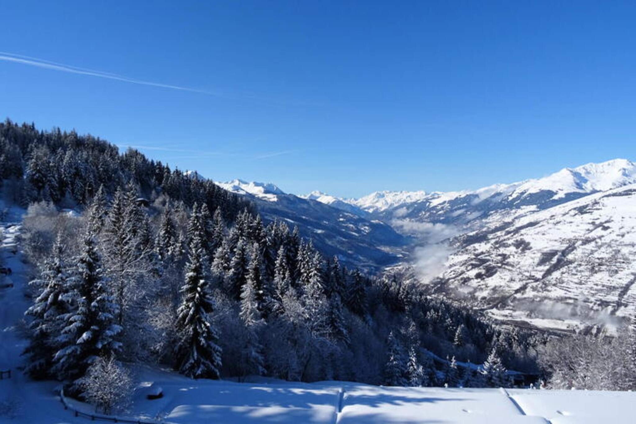 Apartment for 6 people in Arc 1600 close to the slopes and shops.