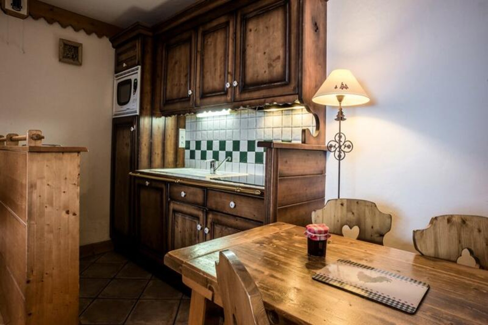 Perched in the tranquil Chantel neighborhood of Arc 1800, this luxurious 4-room apartment offers breathtaking panoramic views of Mont Blanc and direct access to the renowned Paradiski ski area. Imagine waking up to the majestic silhouette of the Alps, stepping onto your southwest-facing balcony, and soaking in the serenity of the mountain landscape. This residence is the perfect blend of alpine charm and modern comfort, ideal for families or groups seeking a memorable getaway in the heart of the French Alps.
The apartment spans 70 square meters and accommodates up to eight guests across three bedrooms, a sleeping alcove, and a cozy living room equipped with a sofa bed, TV, DVD player, and board games. The fully equipped kitchen includes a dishwasher, refrigerator, combi oven, and essential appliances like a coffee maker and toaster, ensuring you have everything needed for a comfortable stay. Guests can unwind in the residence’s relaxation area featuring a heated swimming pool, sauna, and steam room, while children can enjoy the dedicated playroom with games and reading materials.
Located just minutes from Le Charvet and the ESF ski school, the residence offers convenient pedestrian access to the resort center and a free inter-resort shuttle for easy exploration. In winter, the Paradiski domain provides 425 kilometers of slopes, catering to all skill levels, while summer transforms the area into a haven for hikers and nature lovers with the legendary Vanoise National Park nearby.
Whether you’re seeking thrilling snow sports or tranquil alpine adventures, this property delivers an unforgettable experience. With its stunning views, premium amenities, and proximity to key attractions, it’s the ultimate retreat for a magical mountain escape.