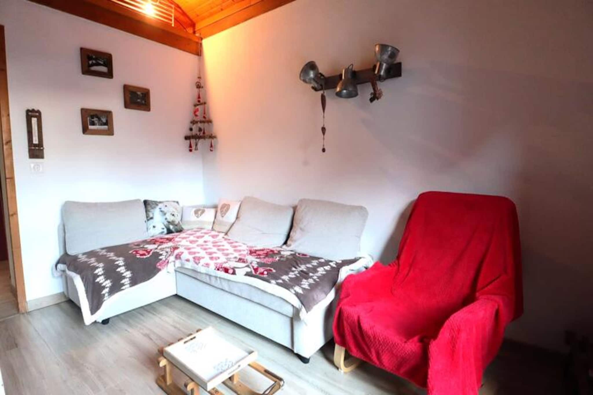 In the picturesque heart of Arêches-Beaufort, this charming south-facing duplex apartment offers a delightful alpine retreat just 50 meters from local shops and the slopes. Surrounded by the stunning Beaufortain mountains, this cozy residence invites you to immerse yourself in the natural beauty and tranquil ambiance of the French Alps, whether you're here for winter sports or summer adventures. The apartment’s location ensures you’re perfectly placed to enjoy the best of the region, with easy access to trails, ski lifts, and vibrant village life.
The apartment spans 30 m² and is thoughtfully designed to accommodate up to six guests. The cabin-style entrance features two bunk beds, while the mezzanine offers two double beds, accessible by a ladder (not recommended for children). The living room opens onto a sunny south-facing loggia, complete with garden furniture, where you can savor breathtaking mountain views. The fully equipped kitchen includes a microwave, fridge-freezer, and dishwasher, making meal preparation a breeze. A bathroom and separate WC add to the convenience, ensuring a comfortable stay for families or groups of friends.
During the summer months, guests can enjoy exclusive access to the residence’s shared swimming pool, a perfect spot to relax after a day of hiking or exploring. Arêches-Beaufort’s charming village atmosphere, combined with its proximity to ski slopes and outdoor activities, makes it an ideal destination for nature lovers and adventure seekers alike. Whether you’re skiing in winter or hiking in summer, this apartment offers a cozy and convenient base for your alpine getaway.