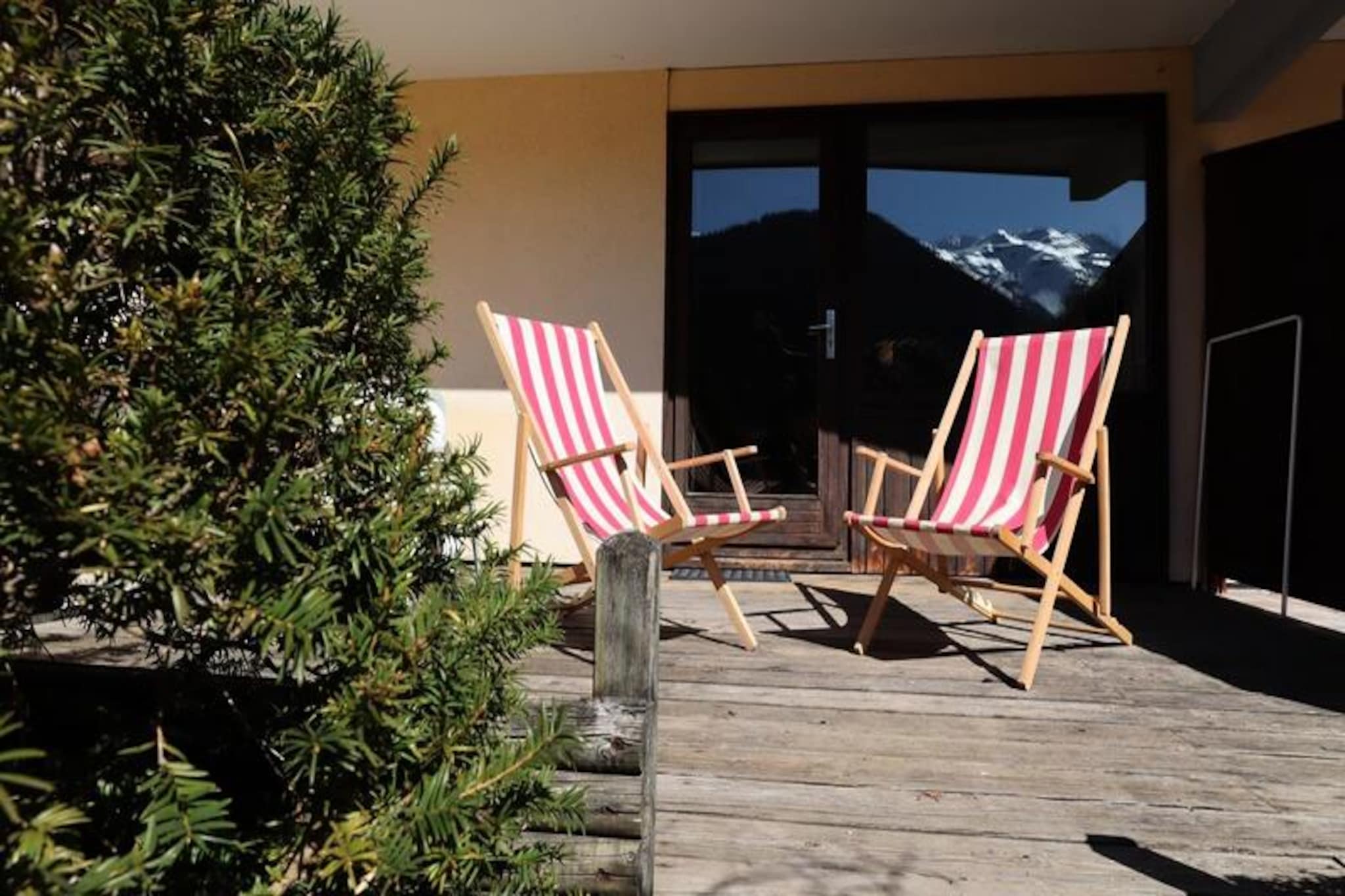 2-room apartment of 40m² classified as 2 stars on raised garden level