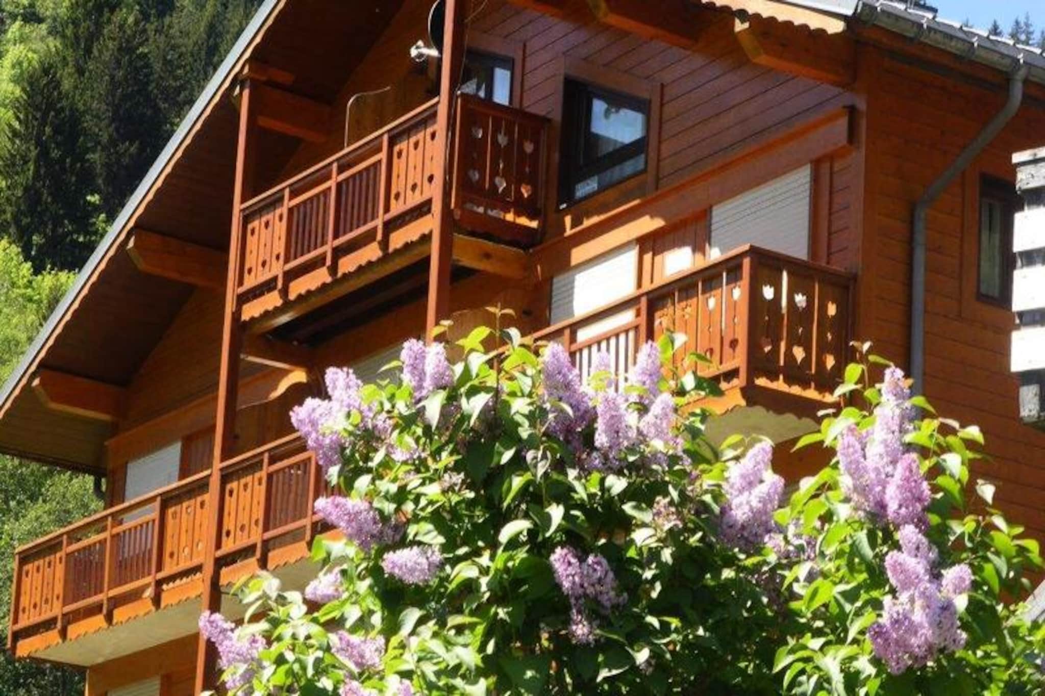 High above the picturesque Beaufortain Valley, this charming ski-in/ski-out apartment offers an intimate alpine retreat for up to four guests. Located in the heart of the Planay resort, the residence Orée des Pistes is a cozy haven surrounded by snow-covered slopes in winter and lush mountain pastures in summer. Imagine waking up to the crisp mountain air, stepping onto your west-facing terrace, and heading straight to the slopes for a day of adventure. At an altitude of 1,200 meters, this peaceful setting is perfect for those seeking tranquility and breathtaking views. \n\nThe apartment is thoughtfully designed to maximize comfort and convenience. It features an enclosed alcove with two snug bunk beds and a living room equipped with a sofa bed that transforms into a comfortable sleeping space for two. The kitchenette is fully equipped with modern appliances, including a dishwasher, oven, and fridge, ensuring you have everything needed to prepare hearty meals after a day on the slopes. A separate bathroom and toilet add to the practicality, while ski lockers provide secure storage for your gear. \n\nBeyond the residence, the region is a paradise for outdoor enthusiasts. In winter, enjoy direct access to pristine ski trails, while summer transforms the area into a haven for hiking and exploring the mountain pastures. The nearby village of Arèches, just 3 km away, offers a delightful taste of local culture and cuisine, with charming shops and restaurants to discover. \n\nWhether you’re seeking thrilling ski adventures or serene summer hikes, this apartment is your gateway to the natural beauty and authentic charm of the French Alps. Create unforgettable memories in this idyllic mountain retreat, where every season brings its own magic.