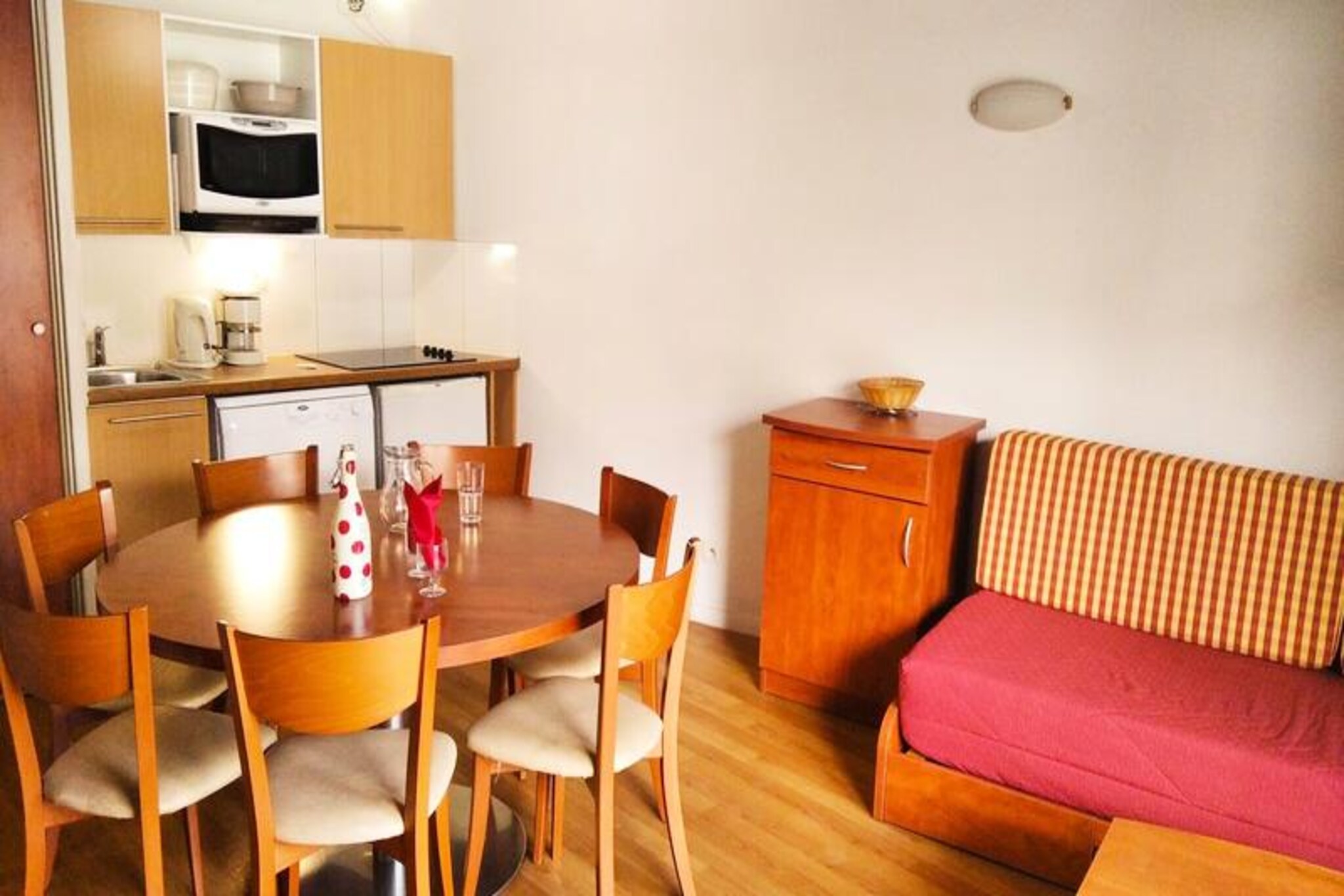 Apt n°28 - 1st floor - BagnÃ¨res building