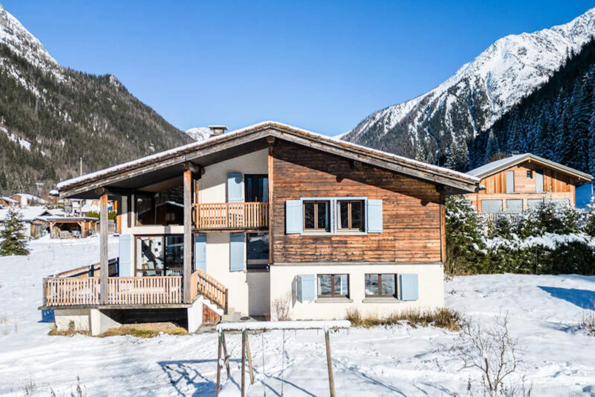 Surrounded by lush greenery and tranquility, Chalet Ushuaia offers a perfect blend of traditional Savoyard charm and modern comfort. Located just 2 kilometers from the renowned Grands-Montets ski area, this chalet is a haven for ski enthusiasts. Whether you prefer the thrill of downhill skiing or the serenity of cross-country trails, which pass right by the chalet, this destination caters to all. In summer, the surrounding alpine meadows and hiking trails invite you to explore the breathtaking beauty of the Mont Blanc region. Every season here promises unforgettable moments in the heart of nature.
Designed to accommodate up to 10 guests, the chalet is thoughtfully arranged to provide both space and privacy. On the ground floor, you’ll find a cozy living room with a dining area, an open-plan kitchen equipped with modern appliances, and a terrace that opens to stunning views of the Mont Blanc range. The chalet features five bedrooms, including a mezzanine, offering flexible sleeping arrangements for families or groups. With three bathrooms, a TV lounge, and a dedicated ski room, every detail has been considered to ensure a comfortable stay.
The location is ideal for exploring the Chamonix Valley. The nearby bus stop (Les Iles) is just 270 meters away, providing easy access to Argentière and Chamonix. In winter, enjoy the proximity to world-class ski slopes, while summer brings opportunities for hiking, cycling, and soaking in the alpine scenery. With included services such as linens, bathroom products, and end-of-stay cleaning, Chalet Ushuaia ensures a seamless and relaxing holiday experience.
Whether you’re seeking adventure on the slopes or peaceful moments in nature, Chalet Ushuaia is the perfect retreat for your alpine getaway.