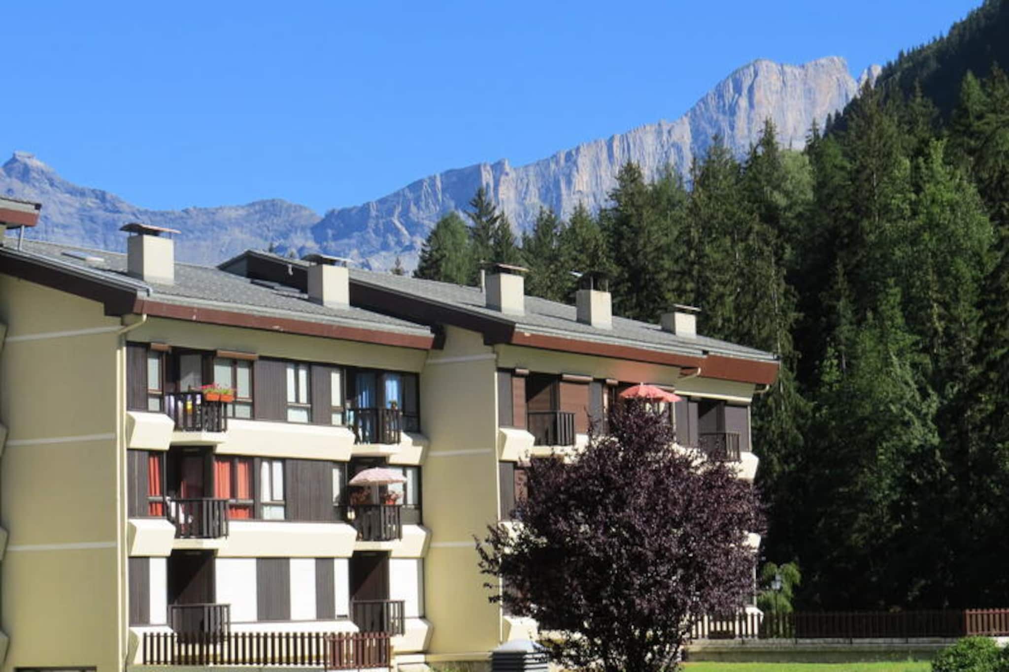 Surrounded by the majestic peaks of the French Alps, this charming studio apartment in Les Houches offers a cozy retreat for families or friends seeking a memorable mountain getaway. With the Prarion cable cars just 100 meters away, you’ll be perfectly positioned to explore the slopes and trails of this renowned alpine destination. The west-facing balcony invites you to unwind with stunning views as the sun sets over the snow-capped mountains, creating an atmosphere of tranquility and warmth.
Inside, the 36 m² studio is thoughtfully designed to accommodate up to four guests. The living room features a comfortable sofa bed, while the sleeping area offers a double bed for restful nights. The kitchenette is equipped with modern appliances including induction hobs, an oven, microwave, and refrigerator, making it easy to prepare meals after a day of adventure. Additional amenities such as Wi-Fi, a washing machine, and a locked garage ensure convenience and comfort throughout your stay.
Beyond the apartment, the village center of Les Houches is just 1.6 kilometers away, offering a variety of restaurants, bars, ski shops, and a Carrefour Contact for all your essentials. Whether you’re skiing in winter or hiking in summer, the nearby trails and facilities provide endless opportunities to immerse yourself in nature. For families, baby equipment rentals and linen services are available, ensuring a hassle-free experience.
This delightful studio combines practicality with alpine charm, making it the perfect base for exploring the beauty of Les Houches and the surrounding Chamonix Valley. Create lasting memories in this idyllic mountain retreat.