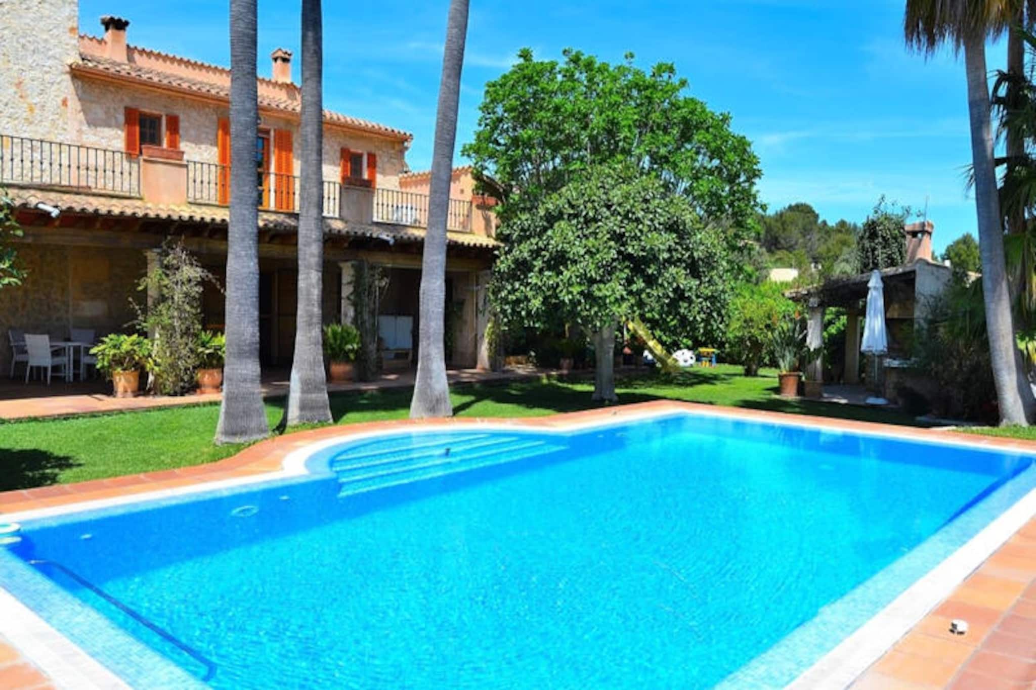 Villa in Binissalem with Pool & Vineyards