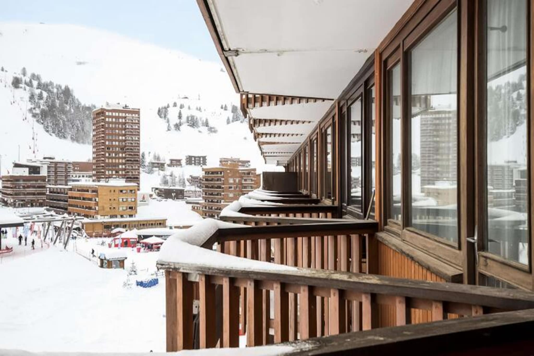 High above the snowy slopes of Plagne Centre, this charming studio invites you to experience the magic of the French Alps. With its south-facing balcony, you’ll wake up to breathtaking views of the mountains and ski runs, soaking in the crisp alpine air as the morning sun illuminates the peaks. Perfectly situated on the 5th floor of the Residence Le France, this cozy retreat offers direct access to the slopes, ensuring your skiing adventures begin the moment you step outside. Whether you’re here for winter thrills or summer hikes, this studio is your gateway to unforgettable alpine moments. \n\nInside, the 22 m² studio is thoughtfully designed to accommodate up to four guests. The living area features a comfortable double sofa bed, a dining space, and a television for relaxing evenings after an active day. A separate sleeping alcove with bunk beds provides a cozy nook for children. The kitchen is equipped with modern amenities, including electric hotplates, a refrigerator, microwave, and dishwasher, making it easy to prepare meals. The bathroom includes a bathtub and WC, ensuring convenience and comfort throughout your stay. With duvets provided and optional services like cleaning and linen rental, your holiday is tailored to your needs. \n\nThe Residence Le France is ideally located at the foot of the slopes and connected to nearby shops via a gallery, making it effortless to access ski rentals, restaurants, and local conveniences. In summer, the region transforms into a haven for hikers and cyclists, with trails that wind through lush landscapes and offer stunning views of the Tarentaise Valley. Whether you’re exploring the vibrant village or venturing into the wilderness, everything you need is within reach. \n\nChoose this studio for its unbeatable location, cozy ambiance, and spectacular views. Whether you’re seeking adrenaline-filled days on the slopes or tranquil evenings under the stars, this alpine retreat promises a holiday filled with cherished memories.