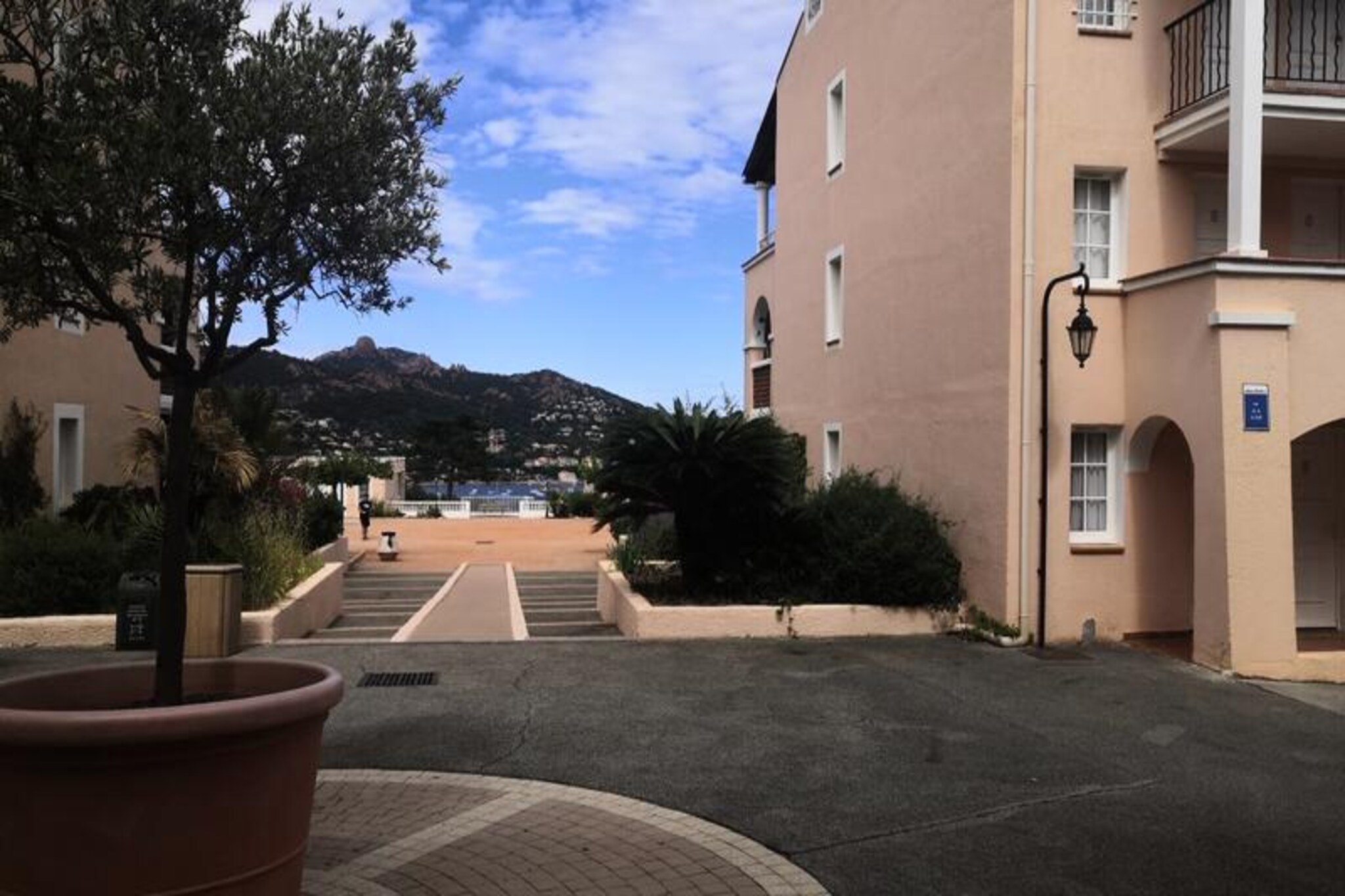 Apartment in Agay with Sea View & Pools