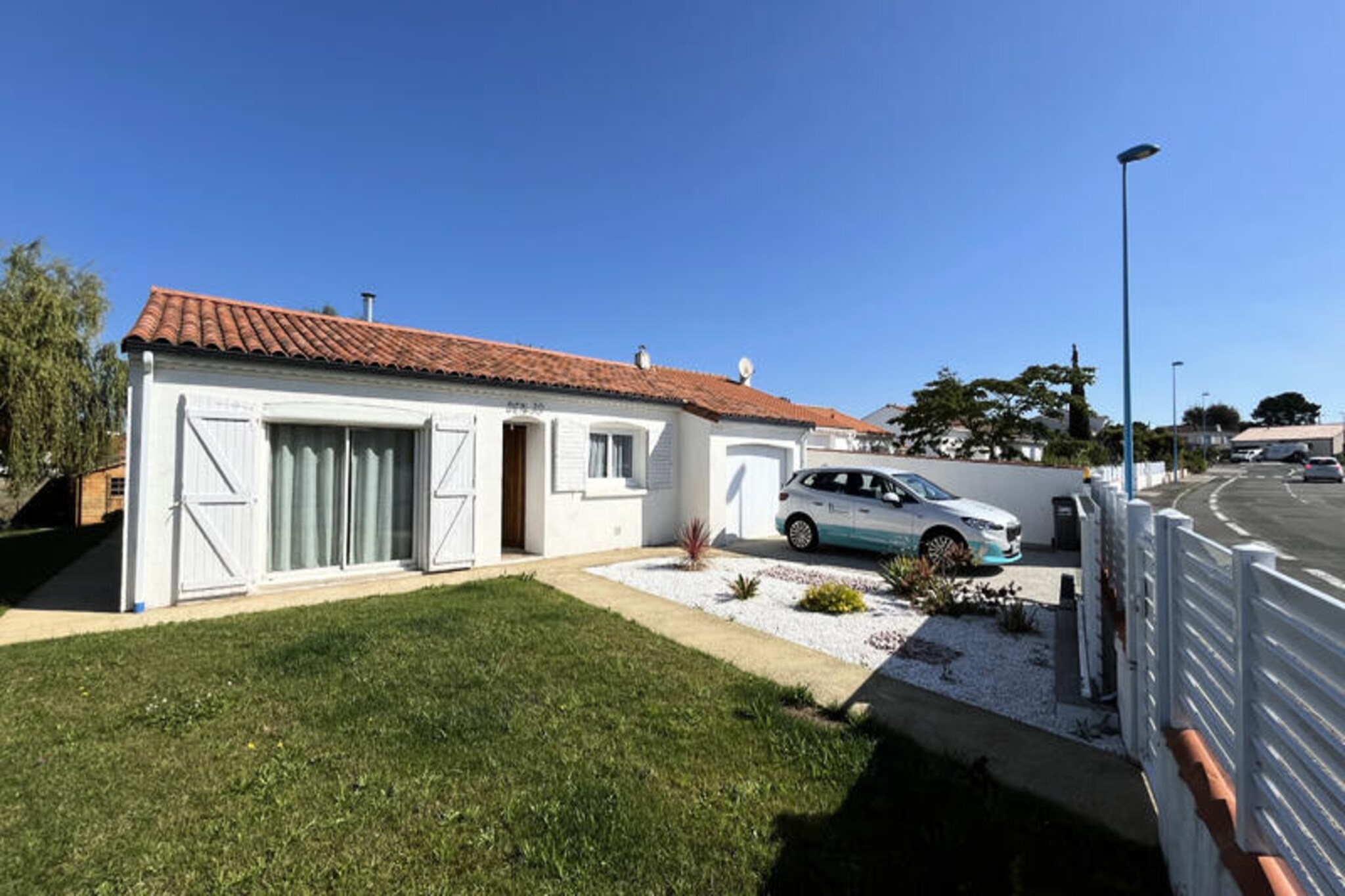 In the serene Val de Vie district, this delightful 80 m² holiday home offers a perfect blend of comfort and convenience, just a 15-minute walk from the charming Quai de St Gilles. Whether you're seeking a tranquil retreat or an active getaway, this property caters to all your needs with its inviting atmosphere and thoughtful amenities. The enclosed grounds, complete with a veranda and a swing, provide a private space to relax and unwind after a day of exploring the picturesque surroundings.
Inside, the house features a spacious living room with an open kitchen equipped with modern appliances, including an oven, microwave, and induction hob. The lounge area doubles as a sleeping space with a comfortable sofa bed, while two cozy bedrooms with wardrobes ensure restful nights for up to six guests. A shower room, separate toilet, and a garage for storing bicycles and beach gear add to the practicality of this charming home. For stays of six nights or more, bed linen is thoughtfully provided, ensuring a hassle-free experience.
The location is ideal for those who love to explore on foot or by bike, with the scenic Quai de St Gilles just a short ride away. Nearby, you'll find opportunities to immerse yourself in the natural beauty of the region, from coastal walks to cycling adventures. Parking is conveniently available in front of the garage, and optional services such as end-of-stay cleaning and linen rental can be arranged for added ease.
Whether you're savoring the peaceful ambiance of the Val de Vie district or venturing out to discover the local attractions, this holiday home promises a memorable stay. With its blend of comfort, charm, and accessibility, it’s the perfect choice for families, couples, or friends looking to create lasting memories in this beautiful corner of France.