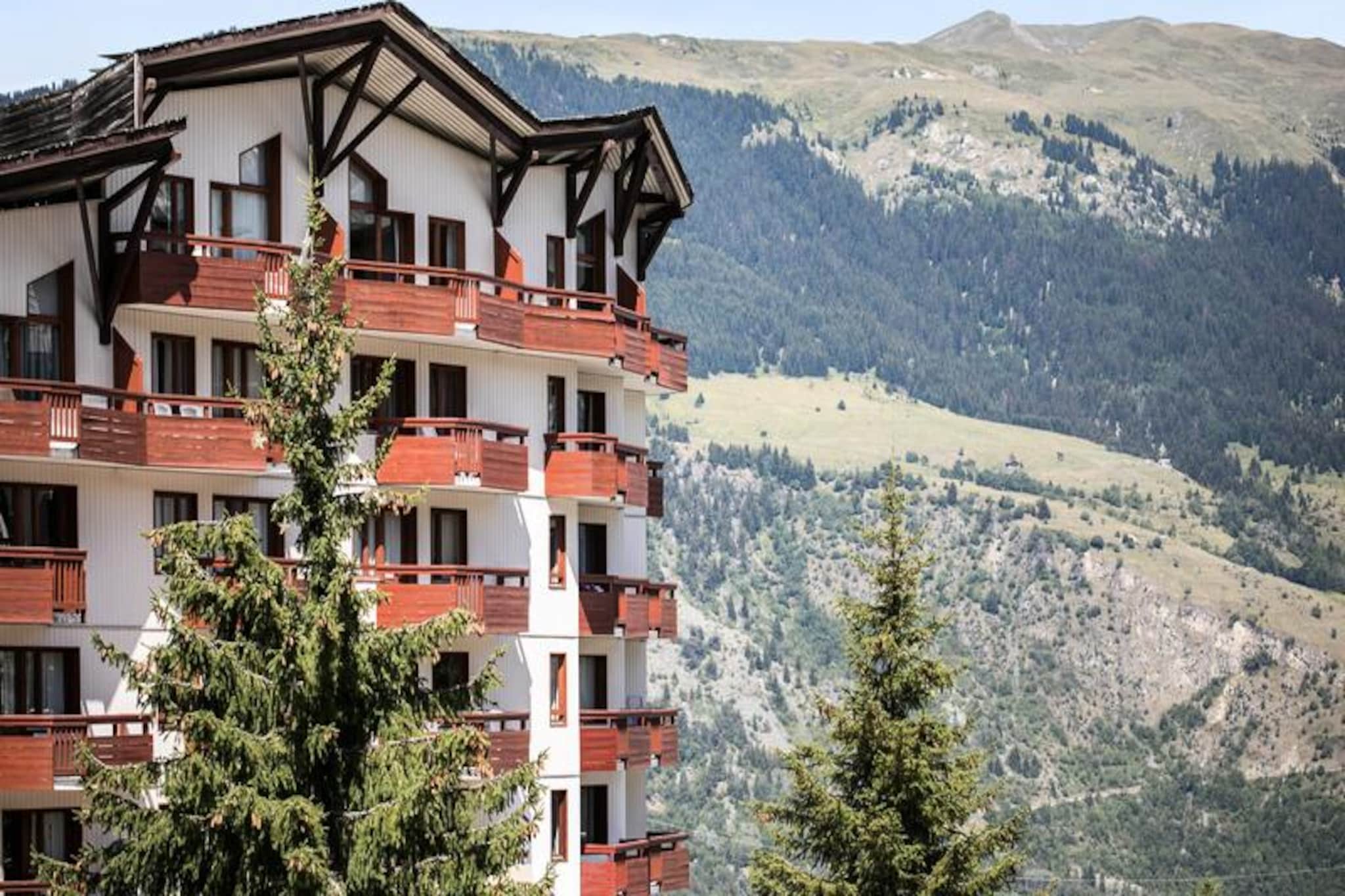 High above the enchanting Tarentaise Valley, Residence Le Britania offers a cozy alpine retreat in the heart of the pedestrianized La Tania resort. Whether you're seeking a tranquil escape, thrilling outdoor adventures, or a memorable family getaway, this destination caters to every traveler. Imagine waking up to crisp mountain air and panoramic views of the charming village from your private balcony, a perfect start to your day in the French Alps.
This well-maintained 28m² apartment on the 6th floor features a modern design and quality amenities. The open-plan kitchen and living area provide a welcoming space to relax, complete with a daybed, trundle bed, and a comfortable sofa. The bedroom offers two single beds, ensuring restful nights after a day of exploration. A bathroom with a bathtub and an electric towel dryer adds to the convenience, while the balcony invites you to unwind with a view of the village below. Covered parking and optional services like Wi-Fi and daily cleaning enhance your stay.
Step outside and find yourself just moments from the slopes, shops, and activities. La Tania's pedestrian-friendly village center ensures everything is within easy reach, from ski lifts to local eateries. Nature lovers can explore the nearby Courchevel La Tania forest or the majestic Vanoise Massif. For thrill-seekers, activities like paragliding, canyoning, and via ferrata promise unforgettable experiences.
Residence Le Britania combines comfort, convenience, and adventure, making it the ideal base for your alpine escape. Whether you're carving through fresh powder or hiking scenic trails, every moment here is steeped in the beauty of the French Alps.