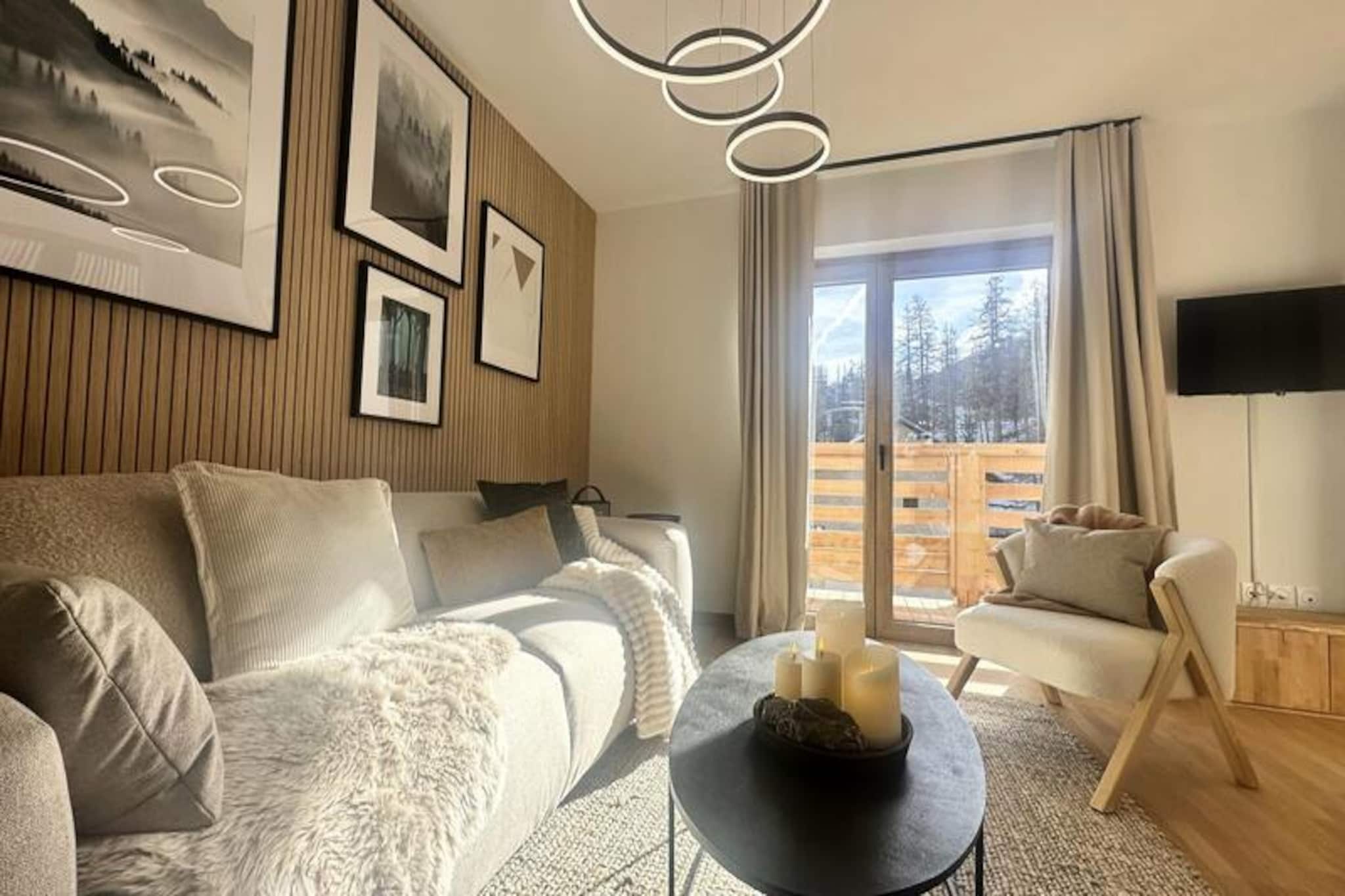 MAGNIFICENT 2 BEDROOM APARTMENT NEAR THE SLOPES