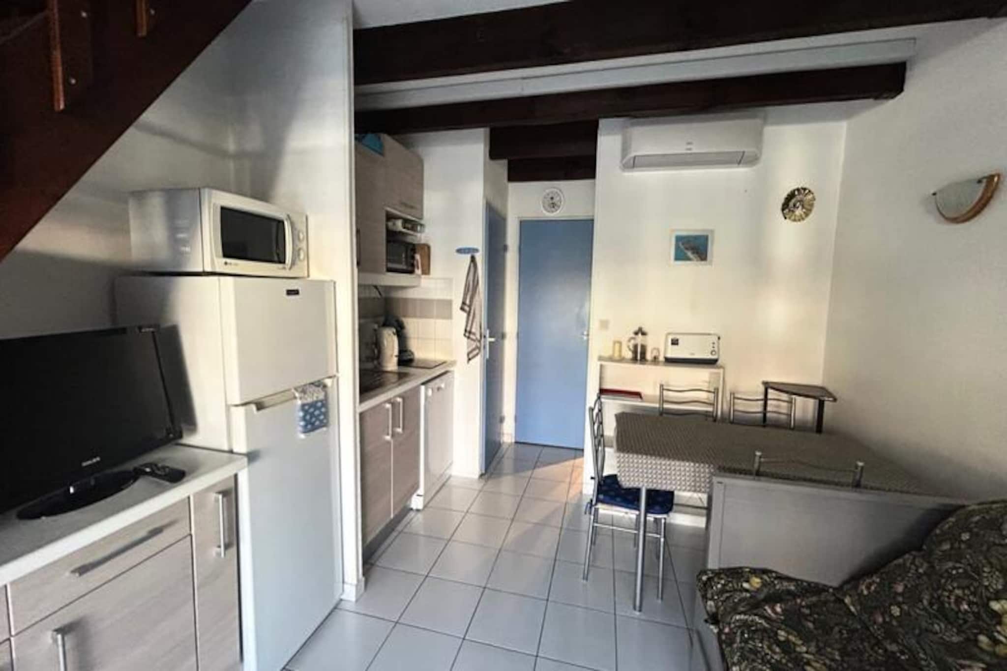 Cottage by the Sea with Private Parking
