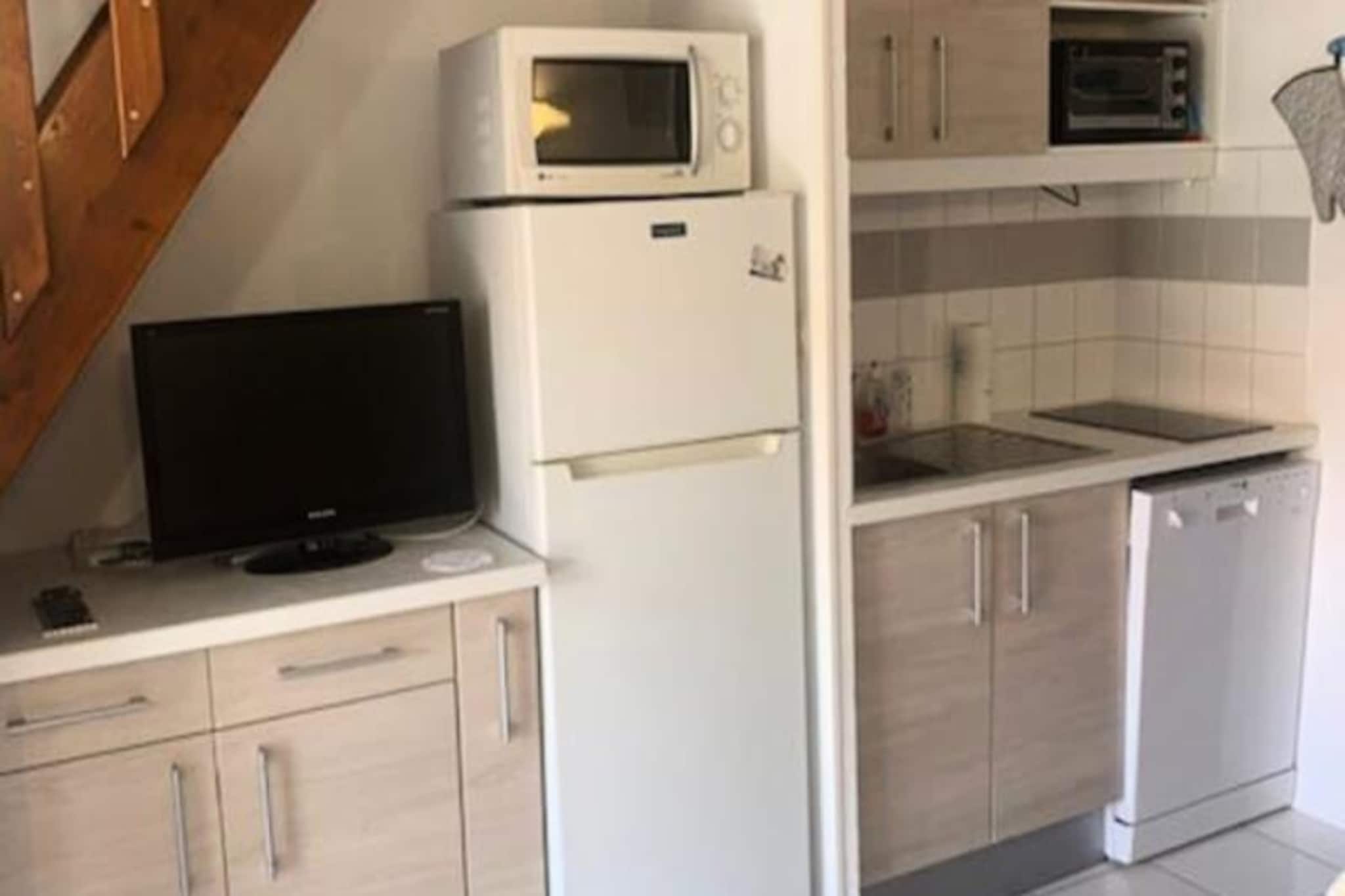 Cottage by the Sea with Private Parking