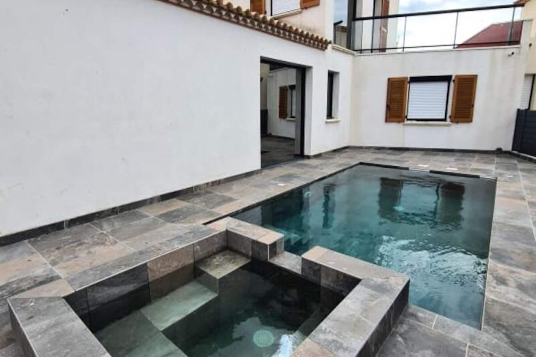 Villa near Beach with Pool and Jacuzzi