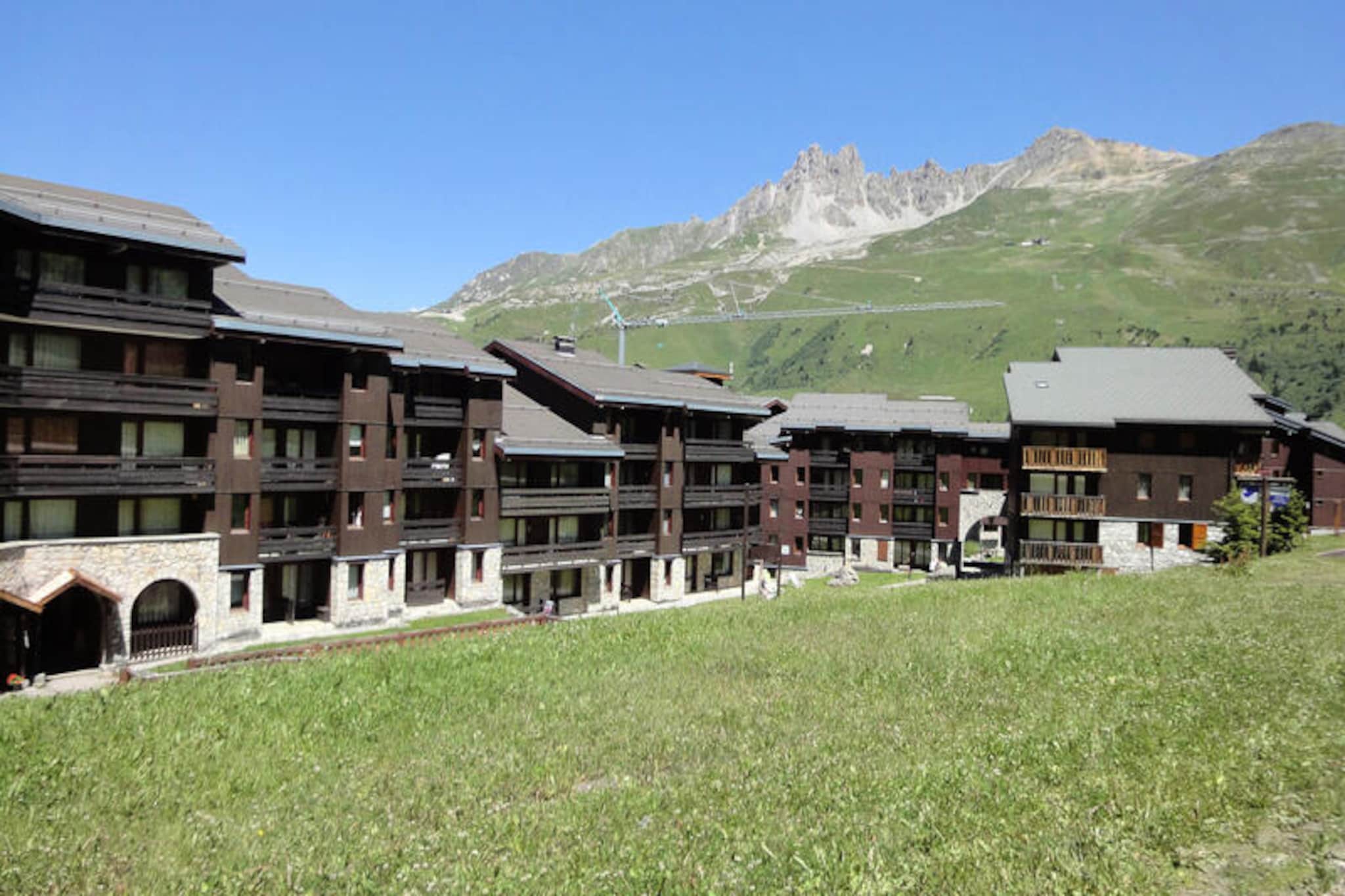 CHARMING MEZZANINE STUDIO, VERY FUNCTIONAL, SKI-IN/SKI-OUT