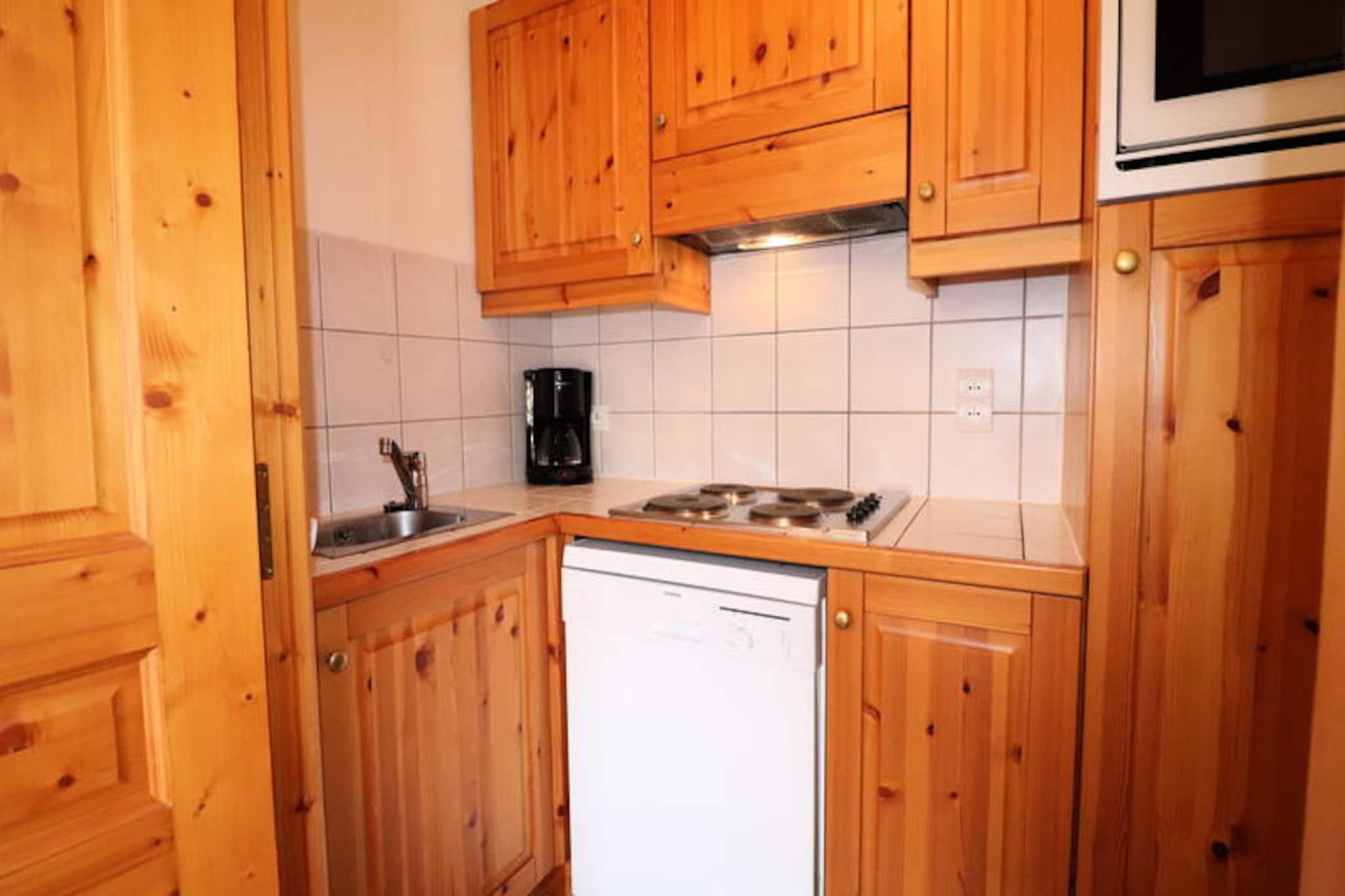 PLEASANT 2-ROOM APARTMENT, BEDROOM WITH SOUTH-FACING DOUBLE BED