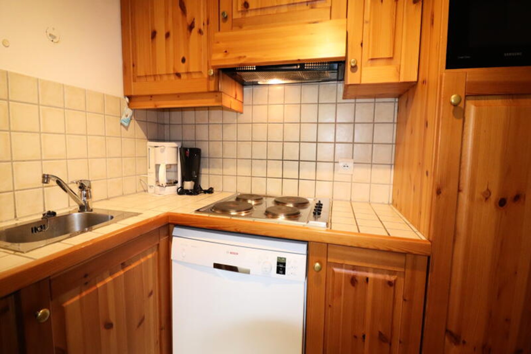 CHARMING 2 ROOMS SOUTH FACING SKI-IN/SKIM-OUT
