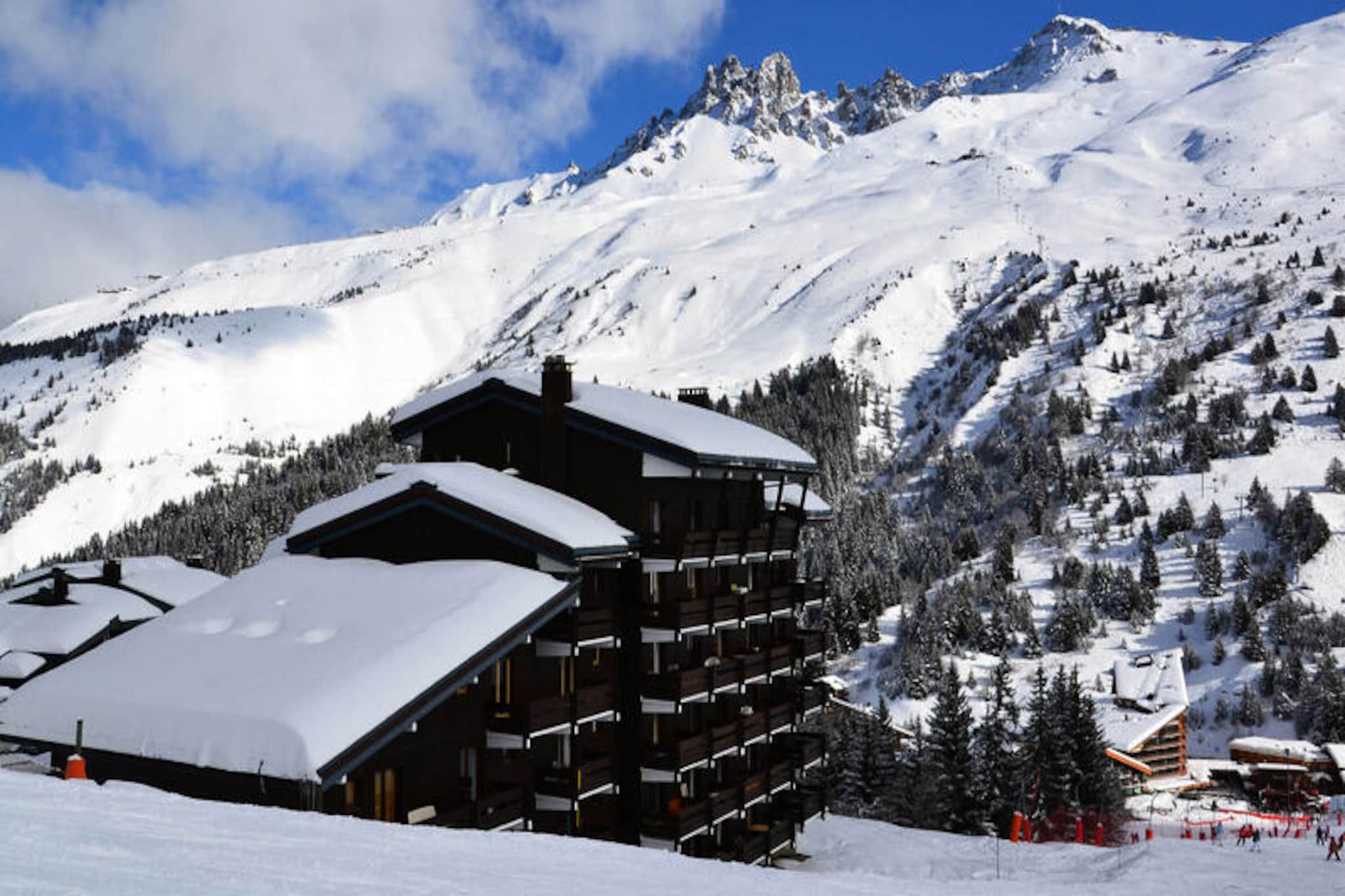 Experience the charm of alpine living at this cozy retreat in the Les Provères residence, perfectly situated on the slopes for ski enthusiasts. With breathtaking views of Mont Vallon from your southeast-facing balcony, this property offers a serene escape amidst the majestic French Alps. Whether you're sipping your morning coffee or unwinding after a day on the slopes, the balcony's tranquil setting invites you to soak in the beauty of the surrounding peaks. The residence is conveniently located between two shopping centers, accessible within a 5-minute walk via stairs, ensuring you have everything you need close at hand.
Designed for comfort and convenience, this 32m² apartment accommodates up to four guests. The living room features a set of trundle beds, while the bedroom offers a cozy double bed. The well-equipped kitchenette includes a refrigerator, electric burners, a dishwasher, and a combination microwave/grill oven, making meal preparation a breeze. Modern amenities such as a flat-screen TV and a separate bathroom and toilet ensure a comfortable stay. The property is non-smoking and pet-free, ensuring a clean and peaceful environment for all guests.
Skiing couldn't be easier with direct access to the slopes via the ski locker exit. Take the green Perdrix run to reach the main ski lift departure point effortlessly. The Chalets cable car, operating from early morning until late evening, provides free access to the Hameau and Laitelet areas, adding to the convenience of your stay. Whether you're here for the thrill of skiing or the allure of alpine tranquility, this residence offers the perfect balance of adventure and relaxation. Create unforgettable memories in this idyllic mountain retreat.