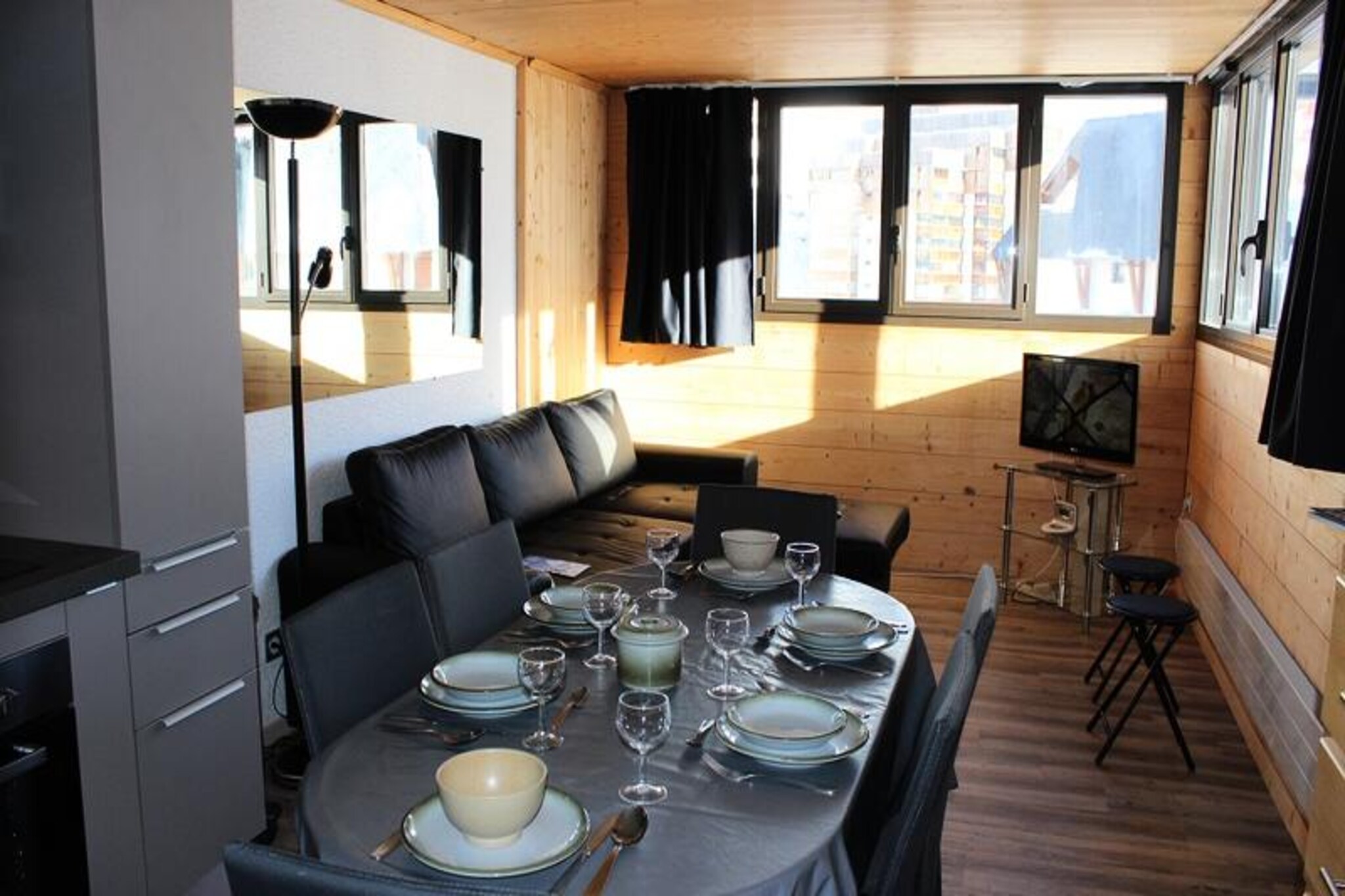 THREE VALLEYS APARTMENT VERY WELL LOCATED