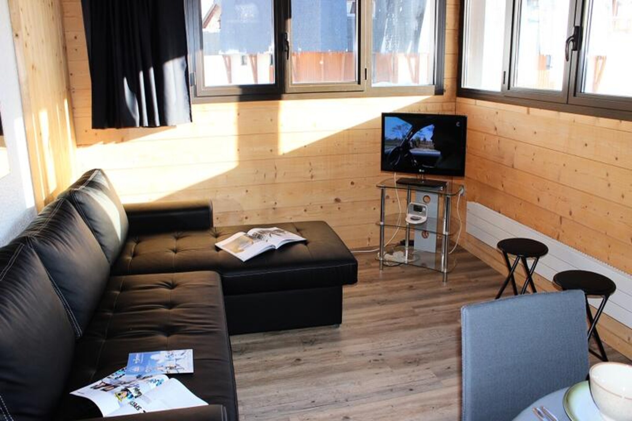 THREE VALLEYS APARTMENT VERY WELL LOCATED