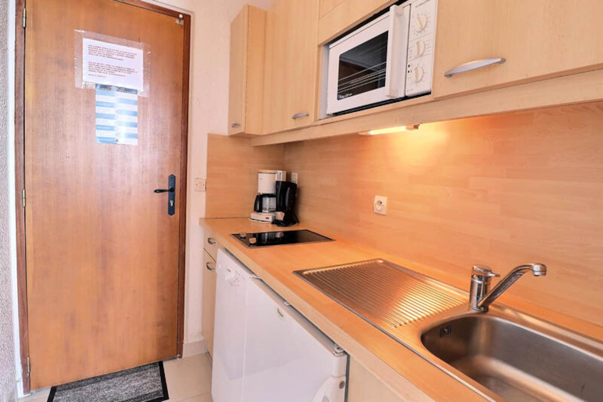 CHARMING STUDIO, BRIGHT, SKI-IN/SKIS-OUT