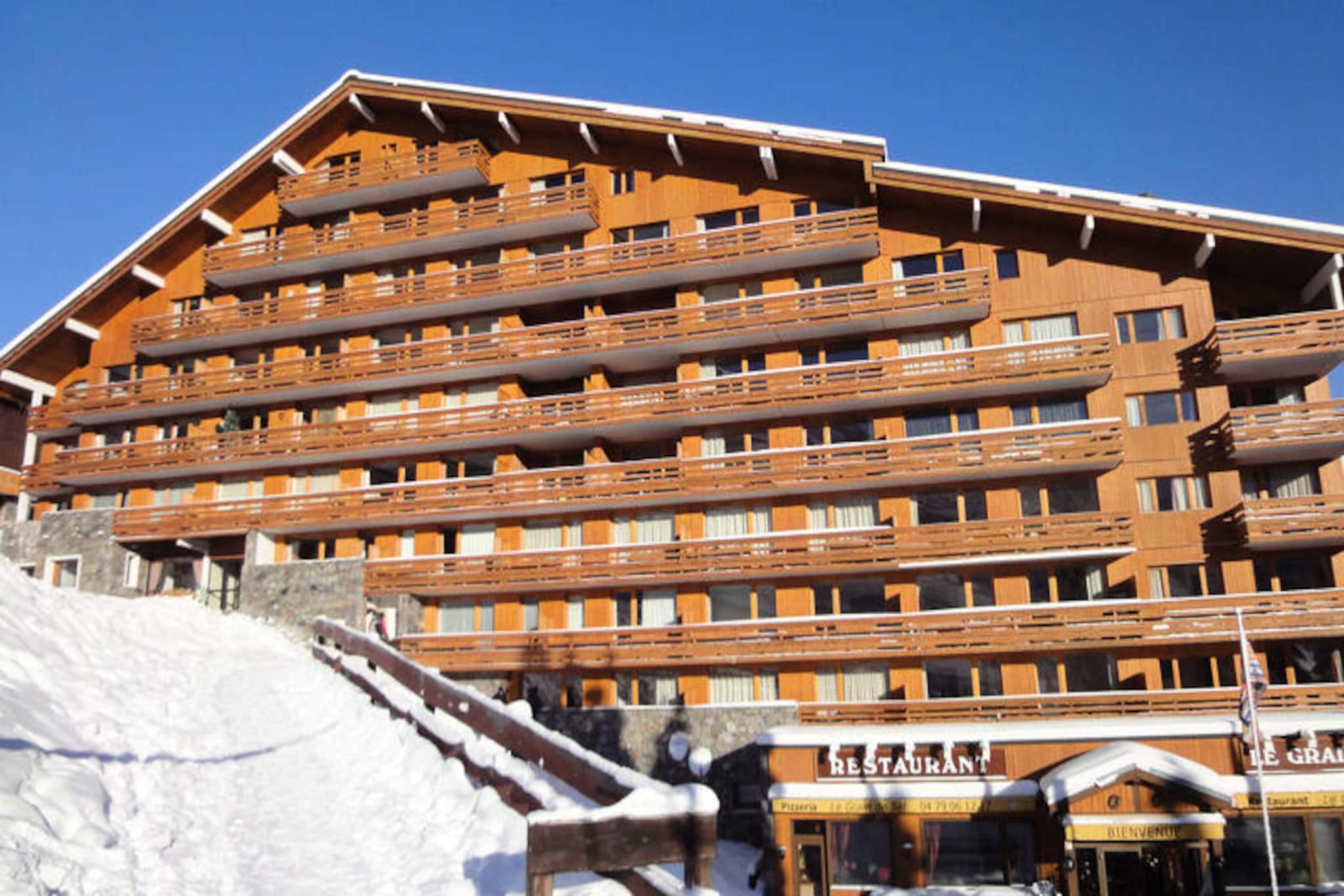 PLEASANT 2-ROOM SKI-IN/SKI-OUT APARTMENT, LARGE SOUTH-FACING BALCONY!