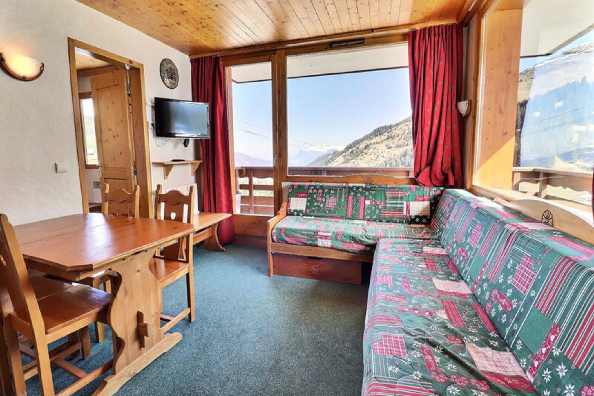 BRIGHT AND COMFORTABLE, LABEL MERIBEL APARTMENT