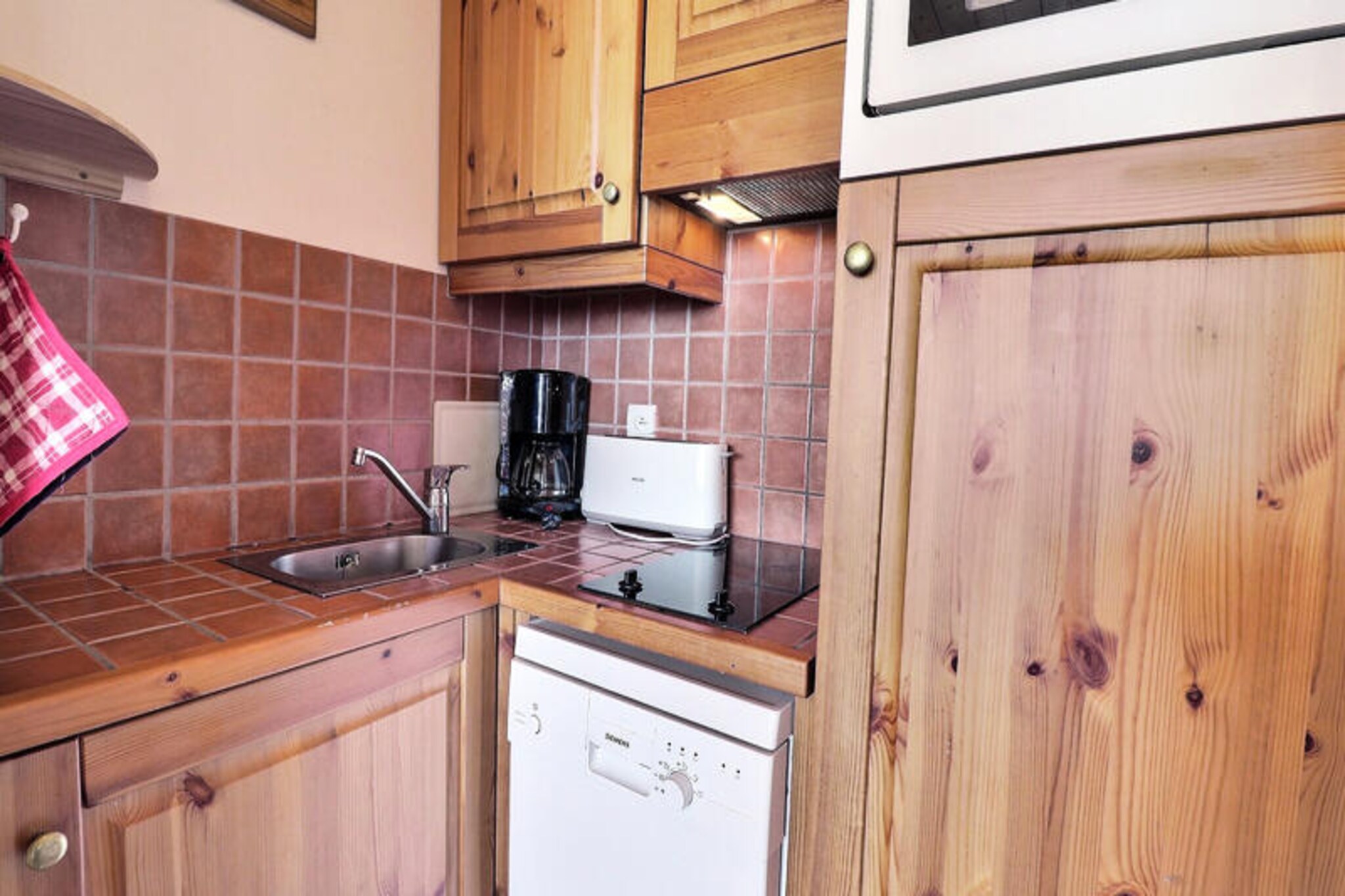BRIGHT AND COMFORTABLE, LABEL MERIBEL APARTMENT